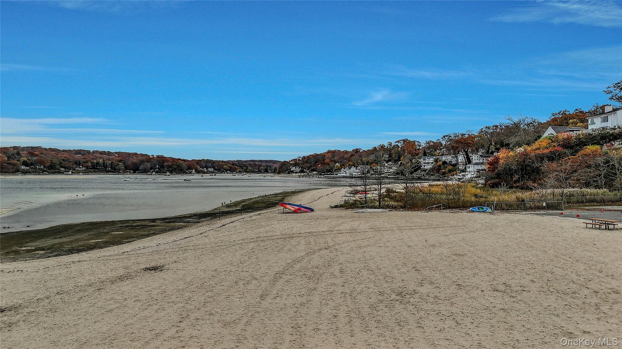 124 Fleets Cove Road, Huntington, NY 11743