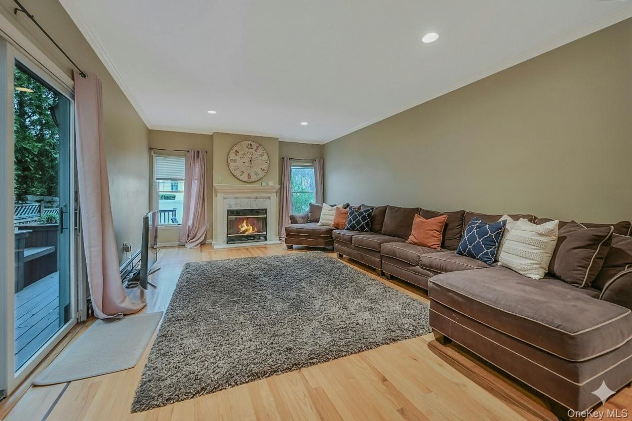 124 Fleets Cove Road, Huntington, NY 11743