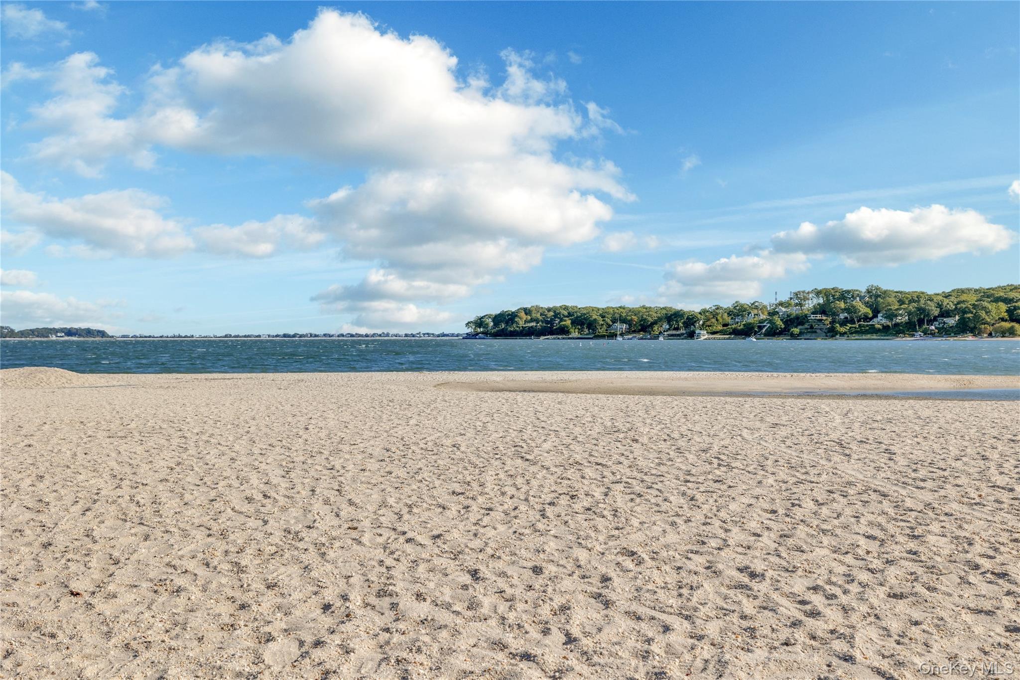 124 Fleets Cove Road, Huntington, NY 11743