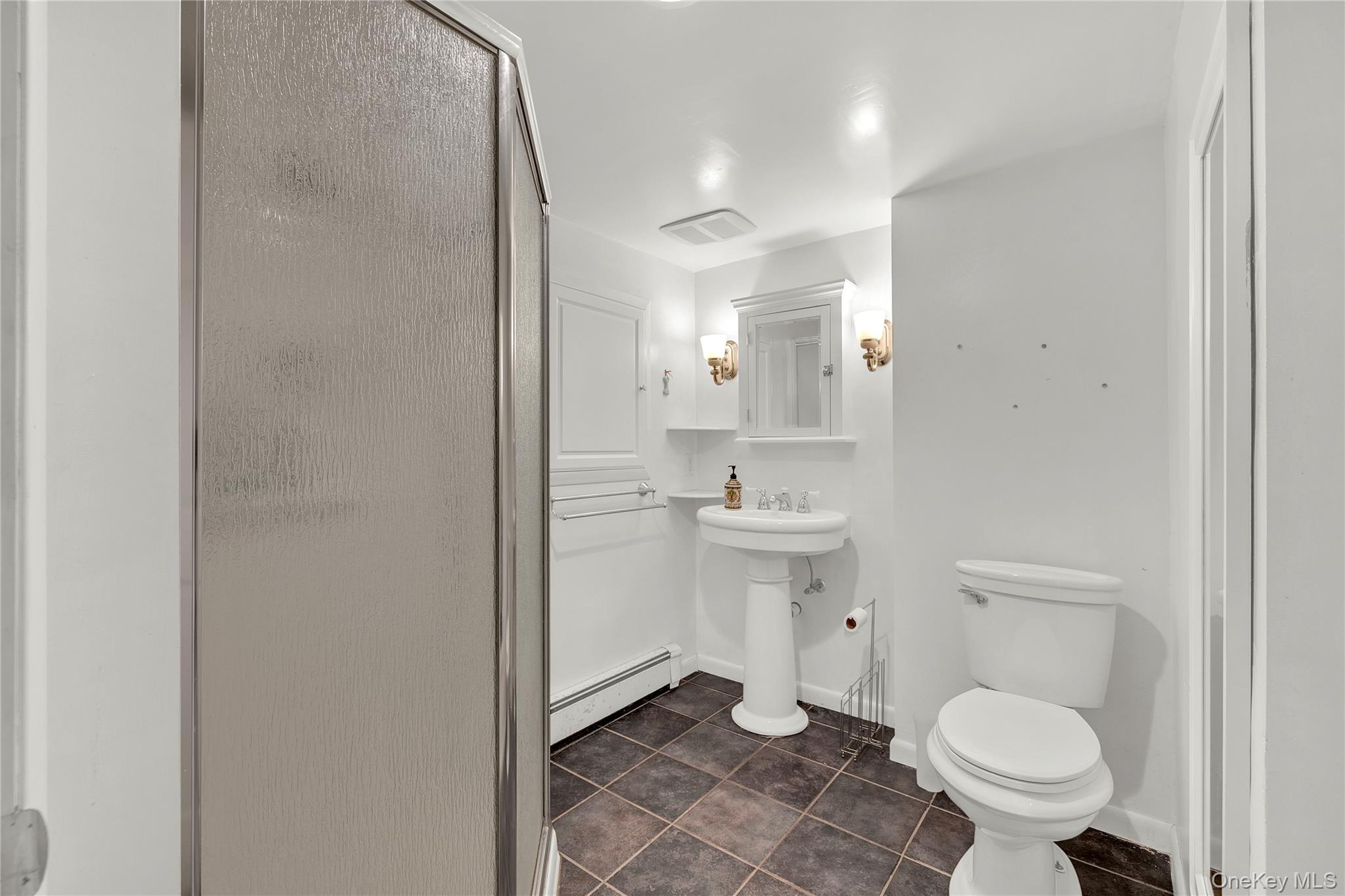 124 Fleets Cove Road, Huntington, NY 11743