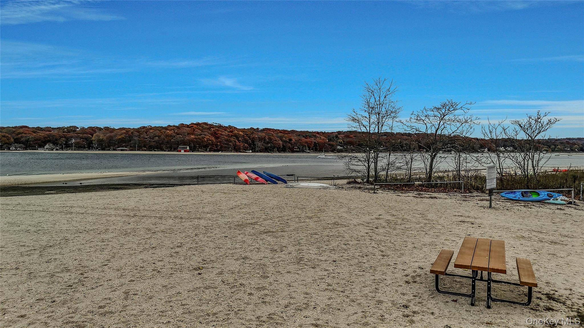 124 Fleets Cove Road, Huntington, NY 11743