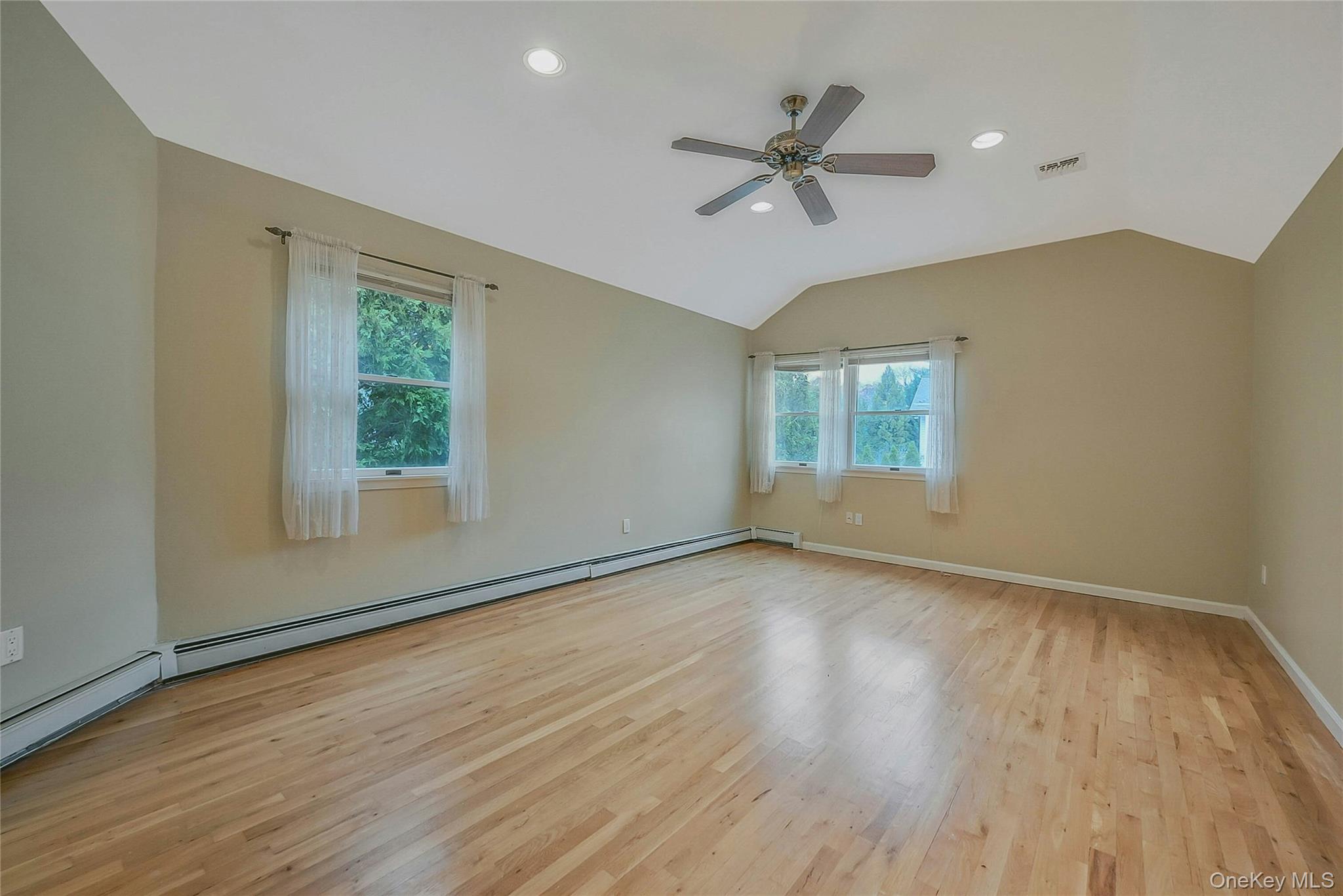 124 Fleets Cove Road, Huntington, NY 11743