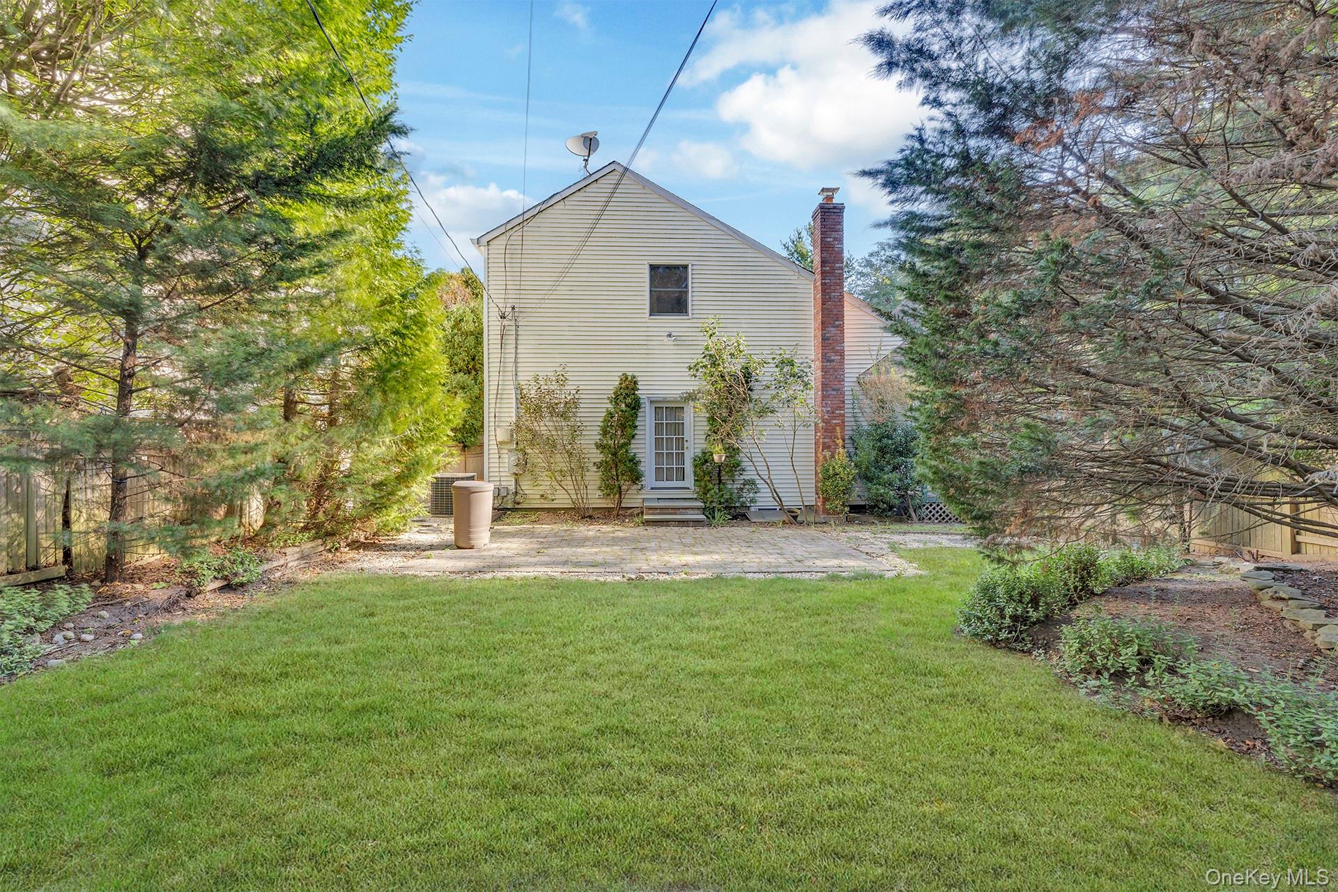 124 Fleets Cove Road, Huntington, NY 11743