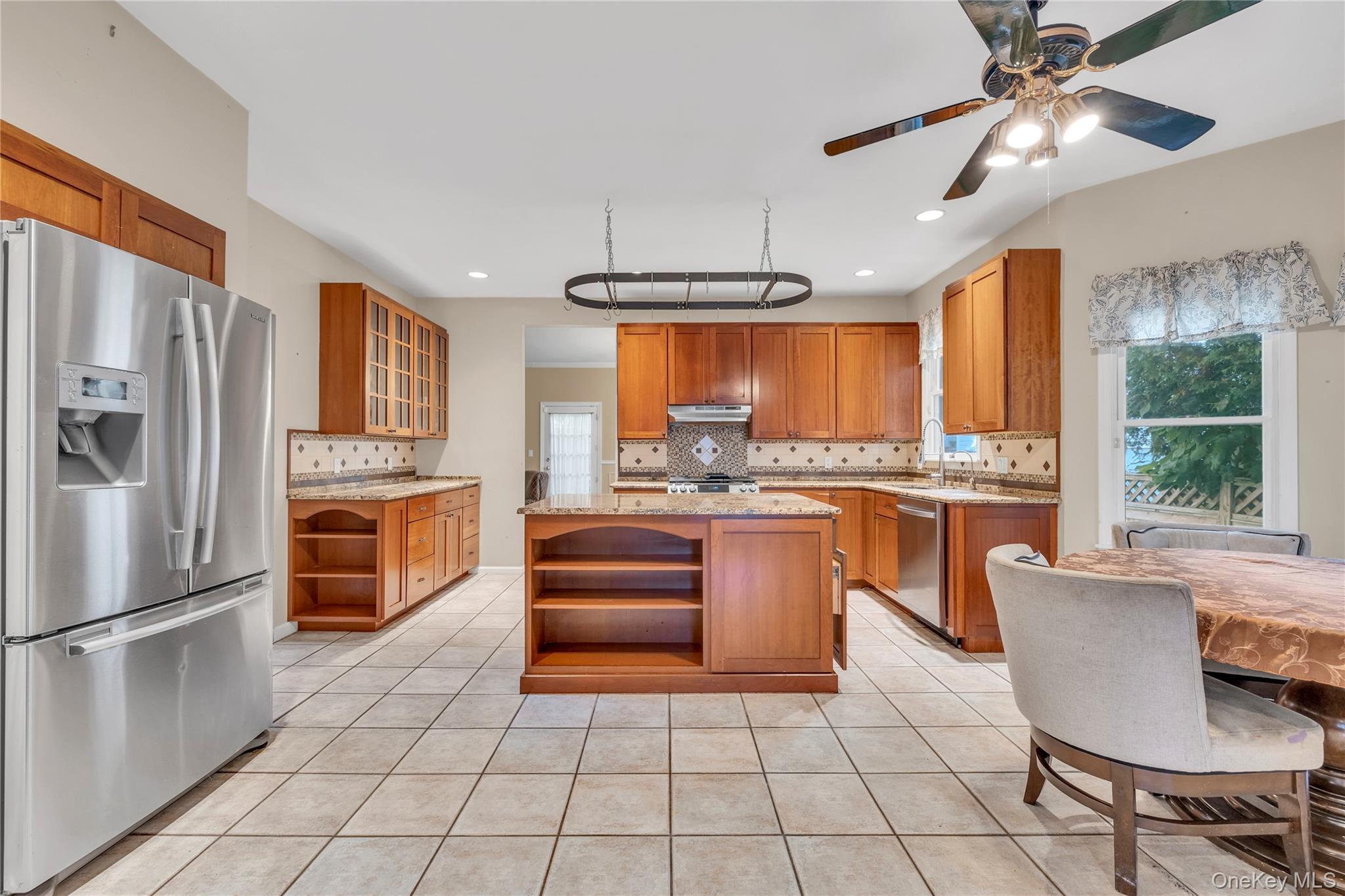 124 Fleets Cove Road, Huntington, NY 11743