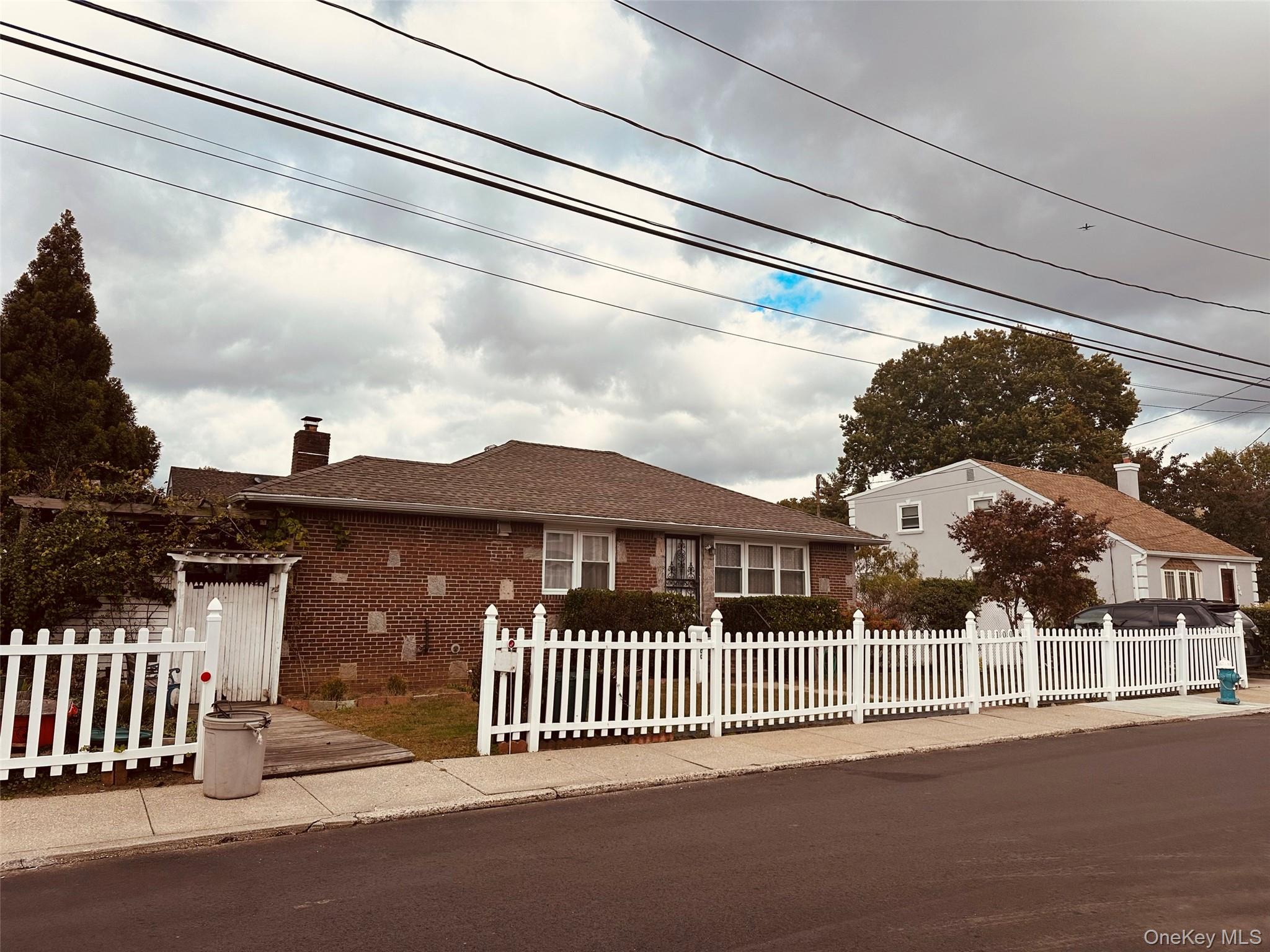 100 Memphis Avenue, Floral Park, NY 11001