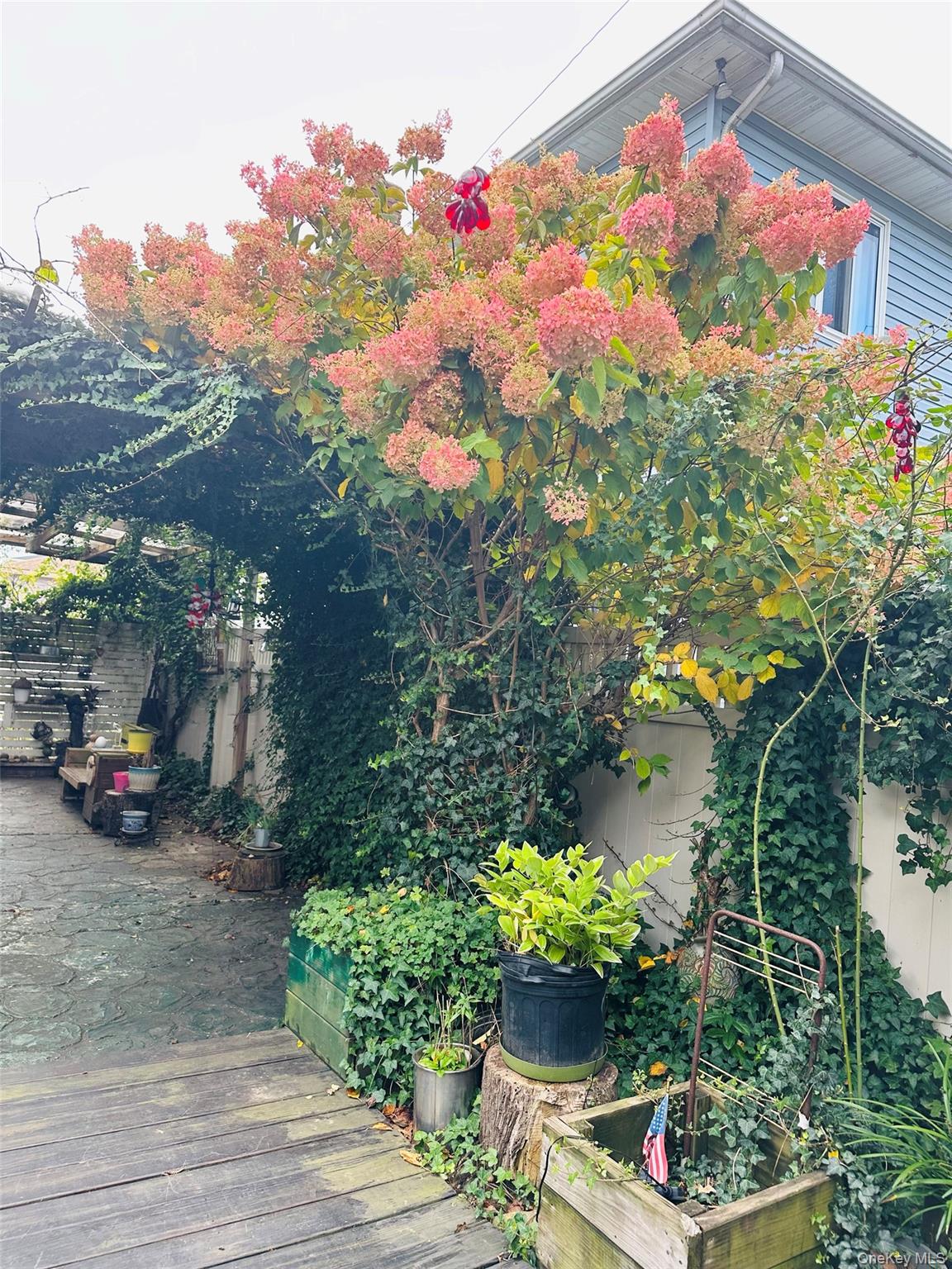 100 Memphis Avenue, Floral Park, NY 11001