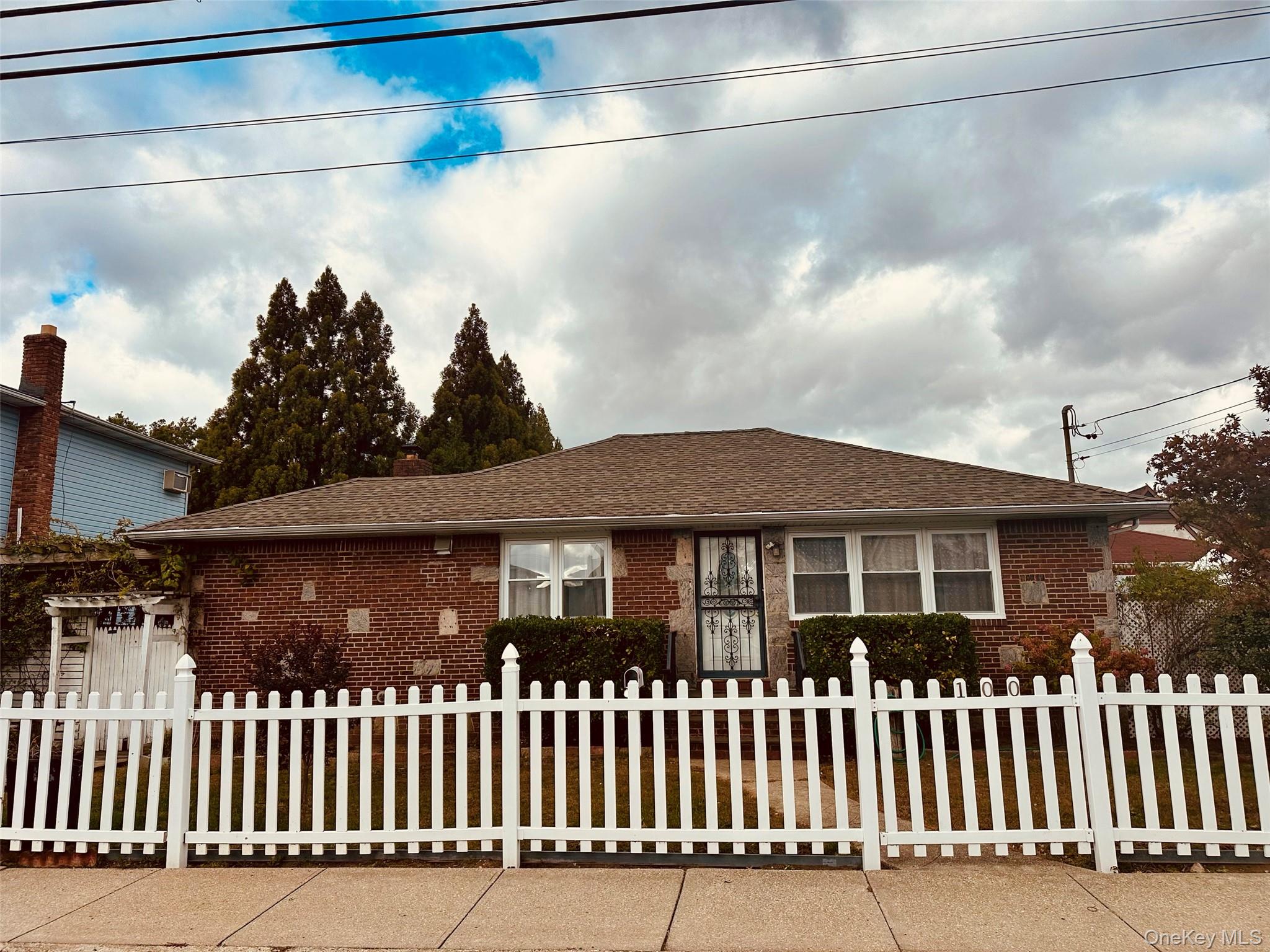 100 Memphis Avenue, Floral Park, NY 11001