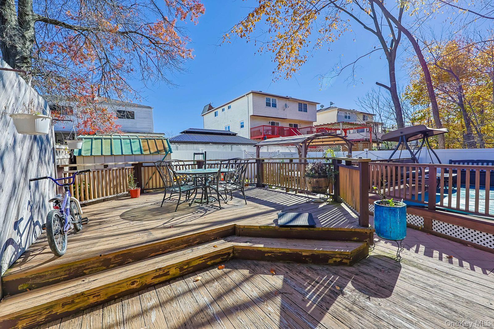 197 Park Drive N, Staten Island, NY 10314