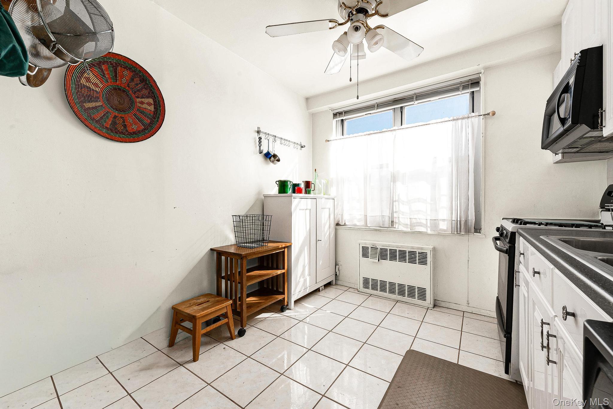 70-25 Yellowstone Boulevard # 4D, Forest Hills, NY 11375