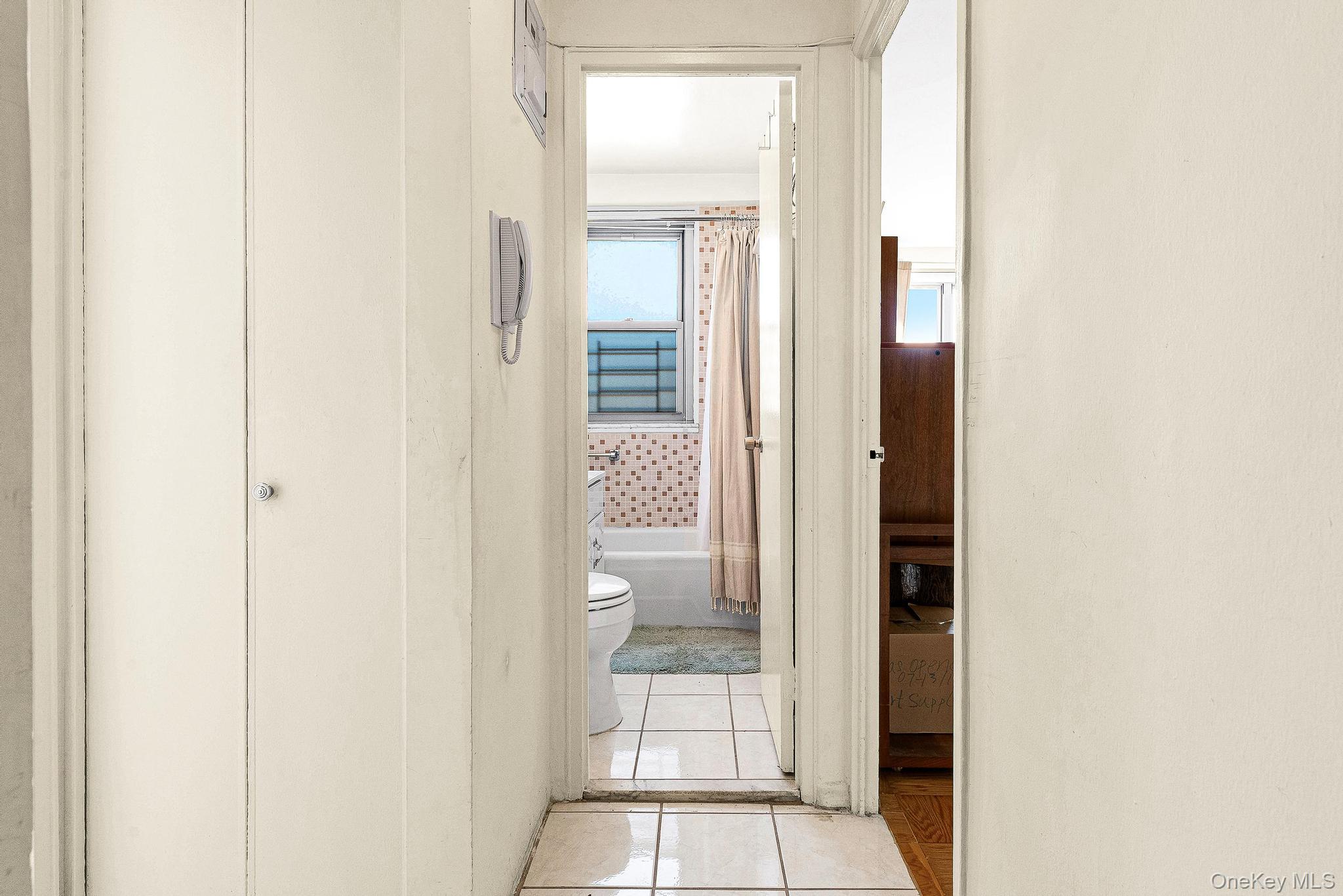 70-25 Yellowstone Boulevard # 4D, Forest Hills, NY 11375