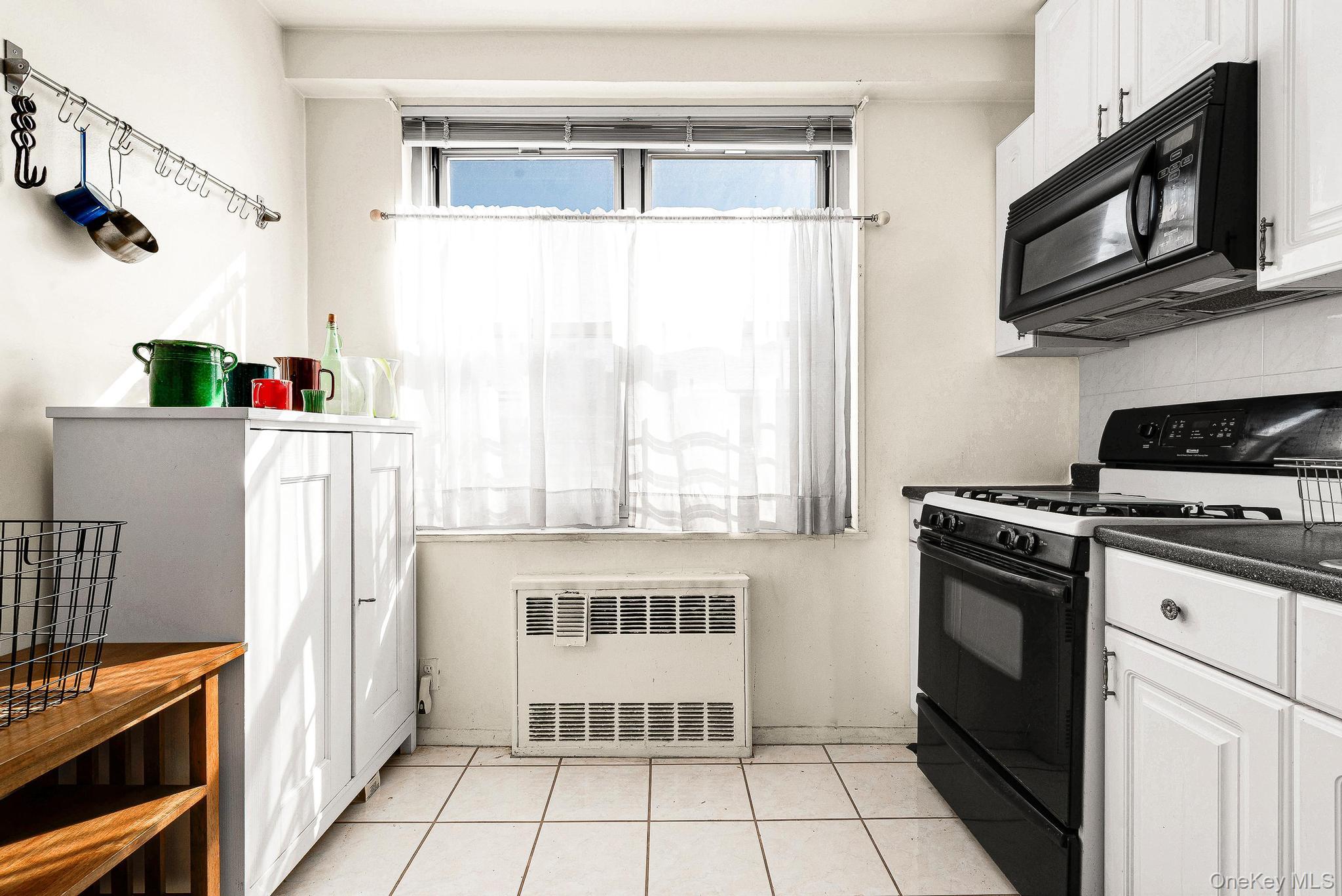 70-25 Yellowstone Boulevard # 4D, Forest Hills, NY 11375