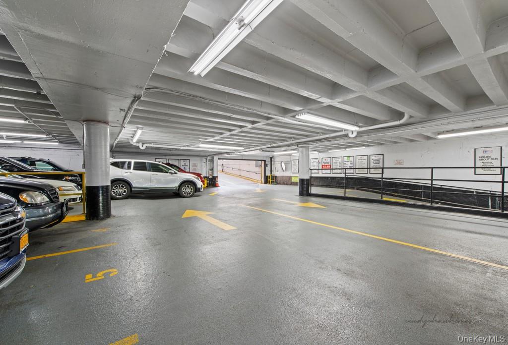 70-25 Yellowstone Boulevard # 4D, Forest Hills, NY 11375