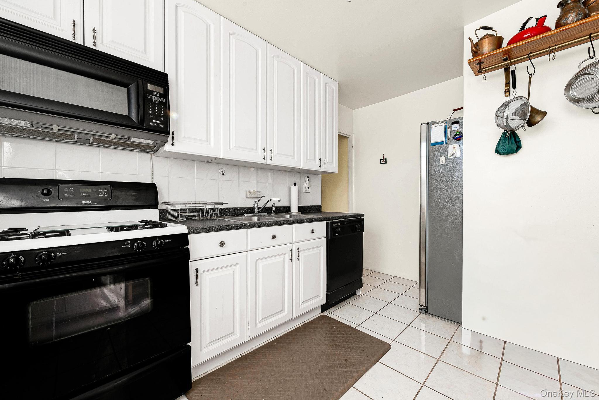 70-25 Yellowstone Boulevard # 4D, Forest Hills, NY 11375