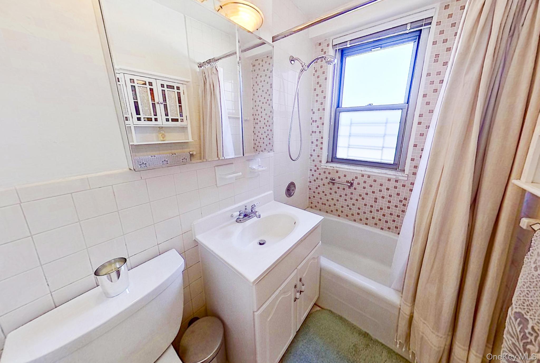 70-25 Yellowstone Boulevard # 4D, Forest Hills, NY 11375