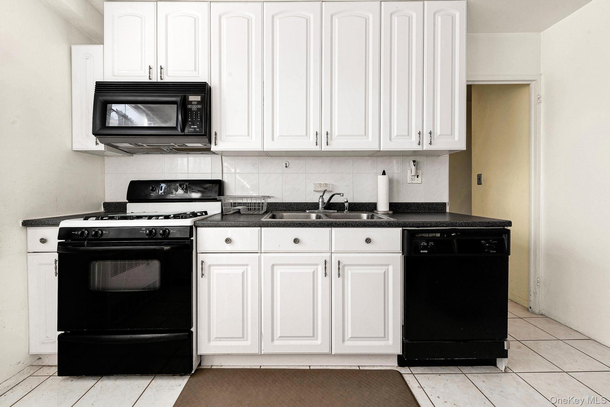 70-25 Yellowstone Boulevard # 4D, Forest Hills, NY 11375