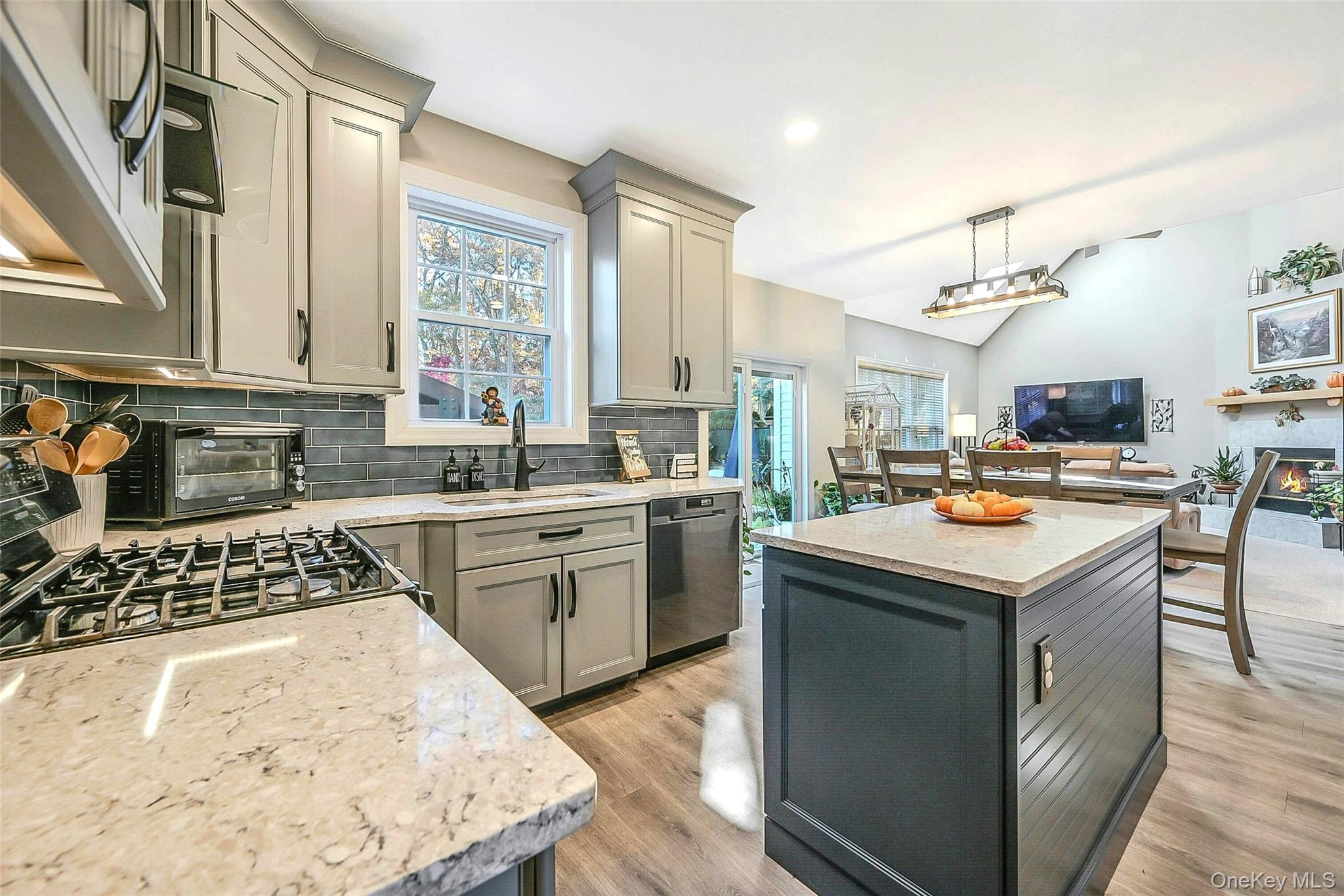 6 Laurel Crescent, Manorville, NY 11949