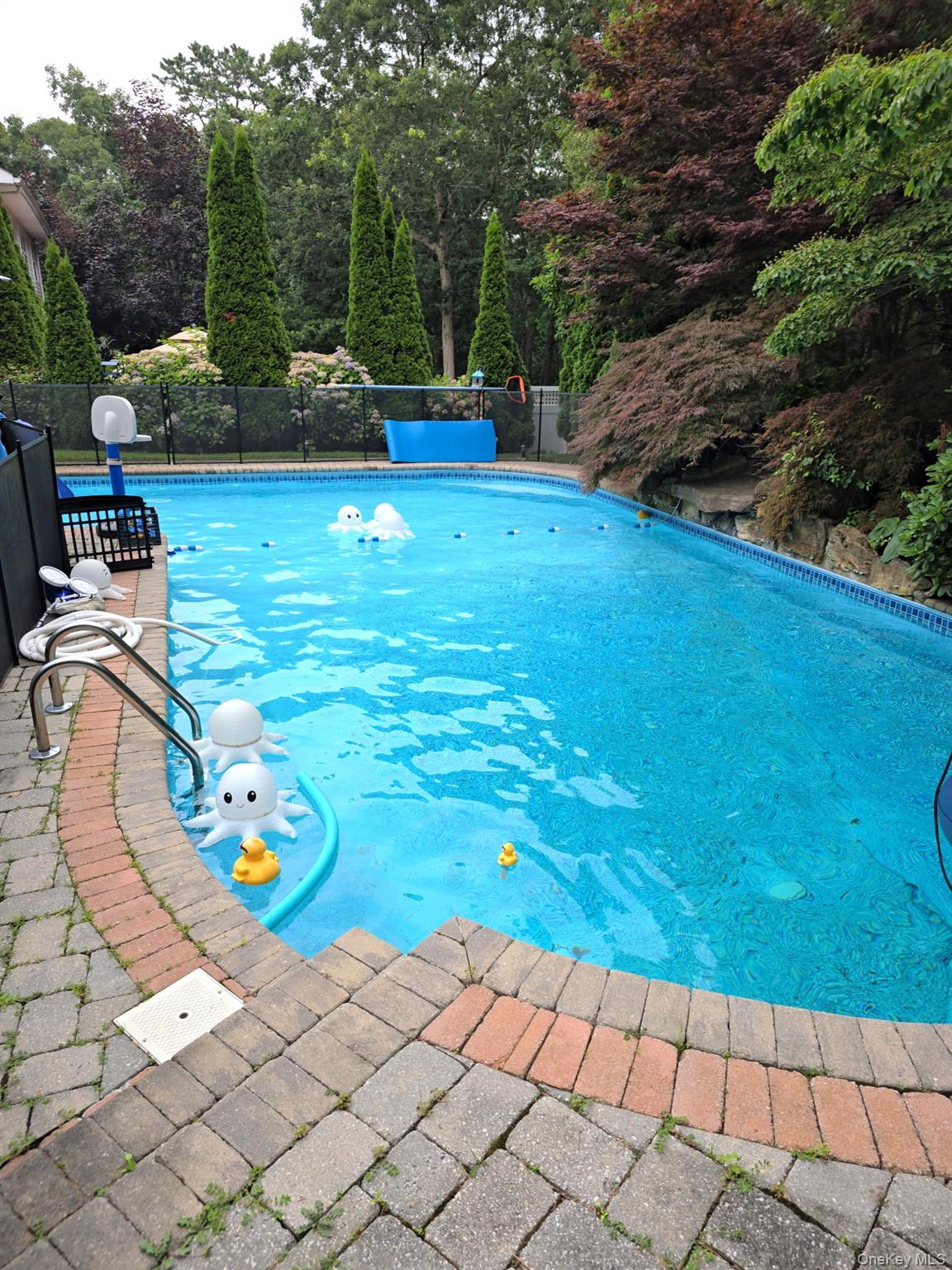 6 Laurel Crescent, Manorville, NY 11949