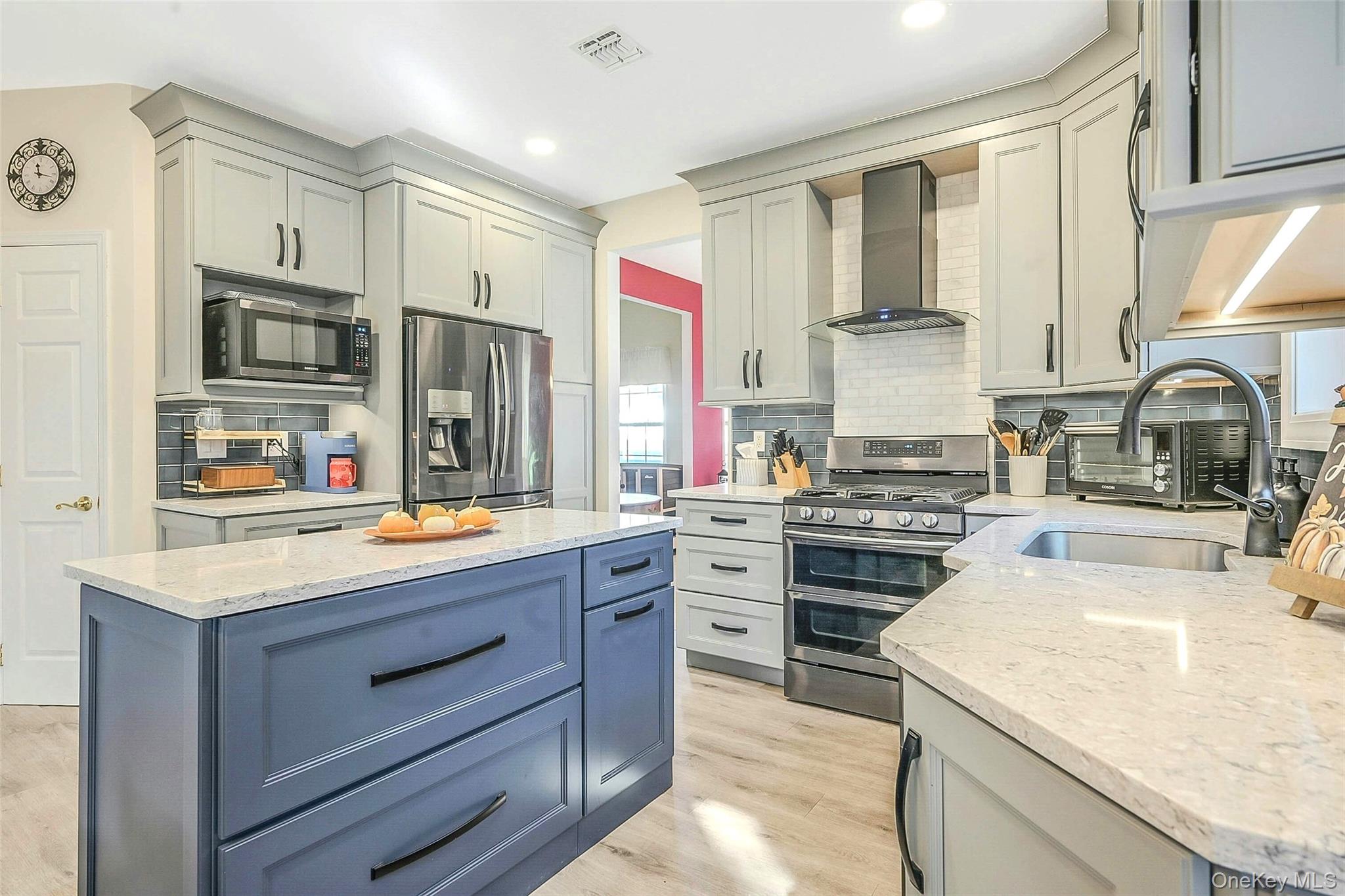 6 Laurel Crescent, Manorville, NY 11949