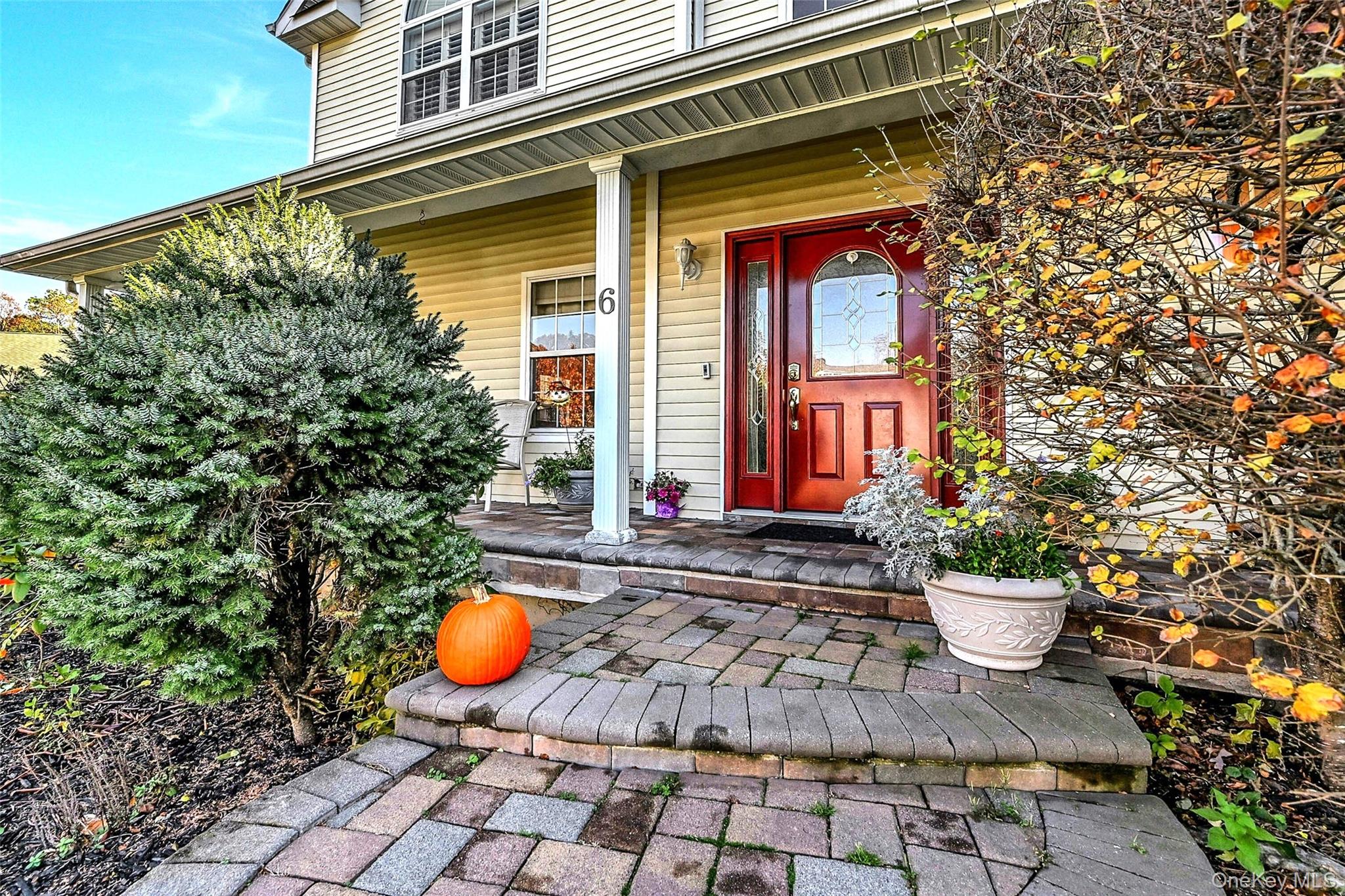 6 Laurel Crescent, Manorville, NY 11949