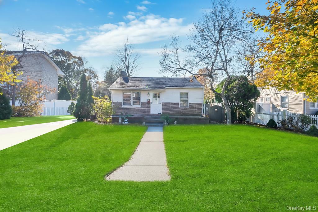 14 Weichers Street, Ronkonkoma, NY 11779