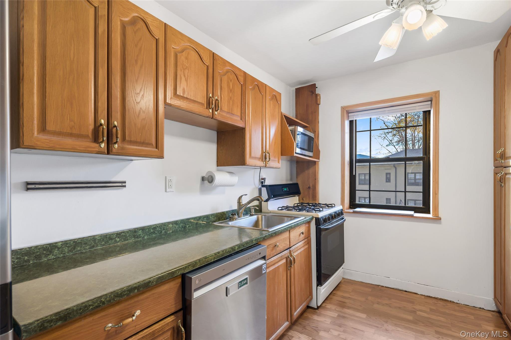 19 Manchester Road # 2R  (B-22), Eastchester, NY 10709