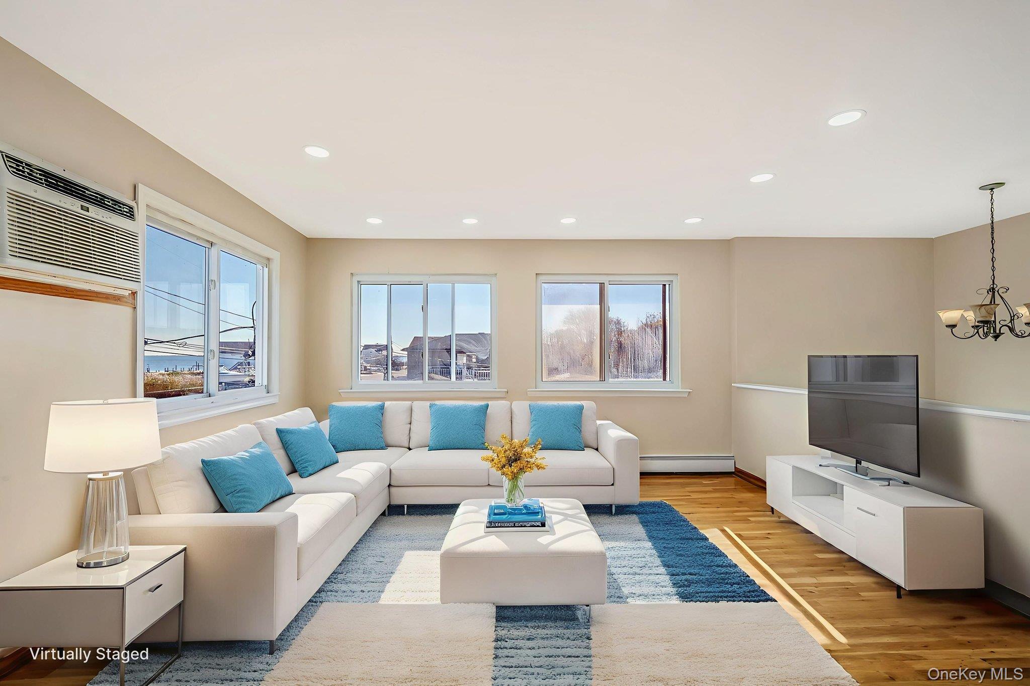 4 Bay Place, Lindenhurst, NY 11757