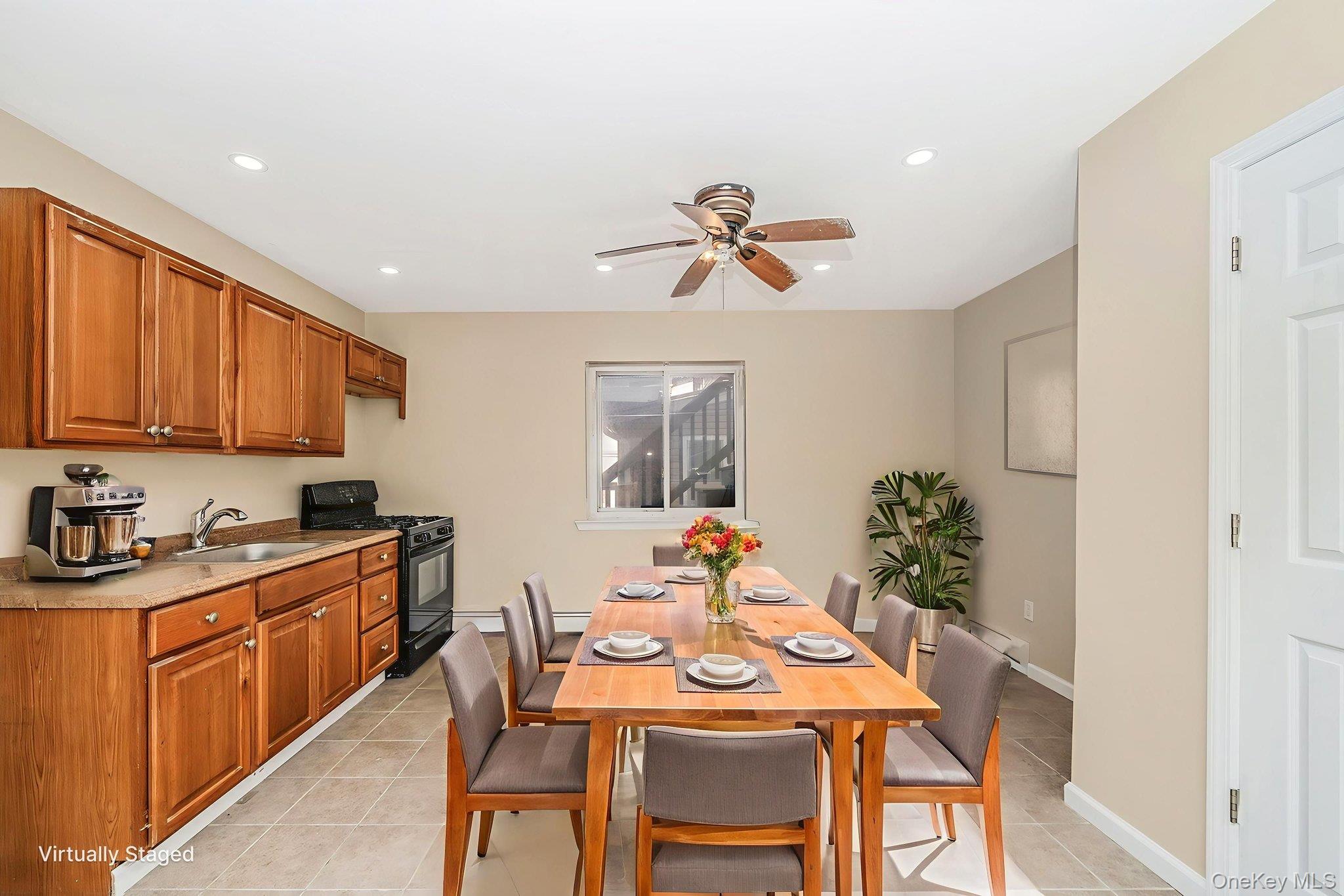 4 Bay Place, Lindenhurst, NY 11757