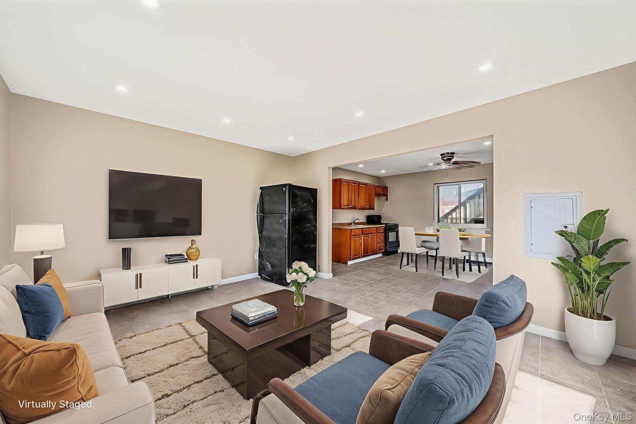 4 Bay Place, Lindenhurst, NY 11757