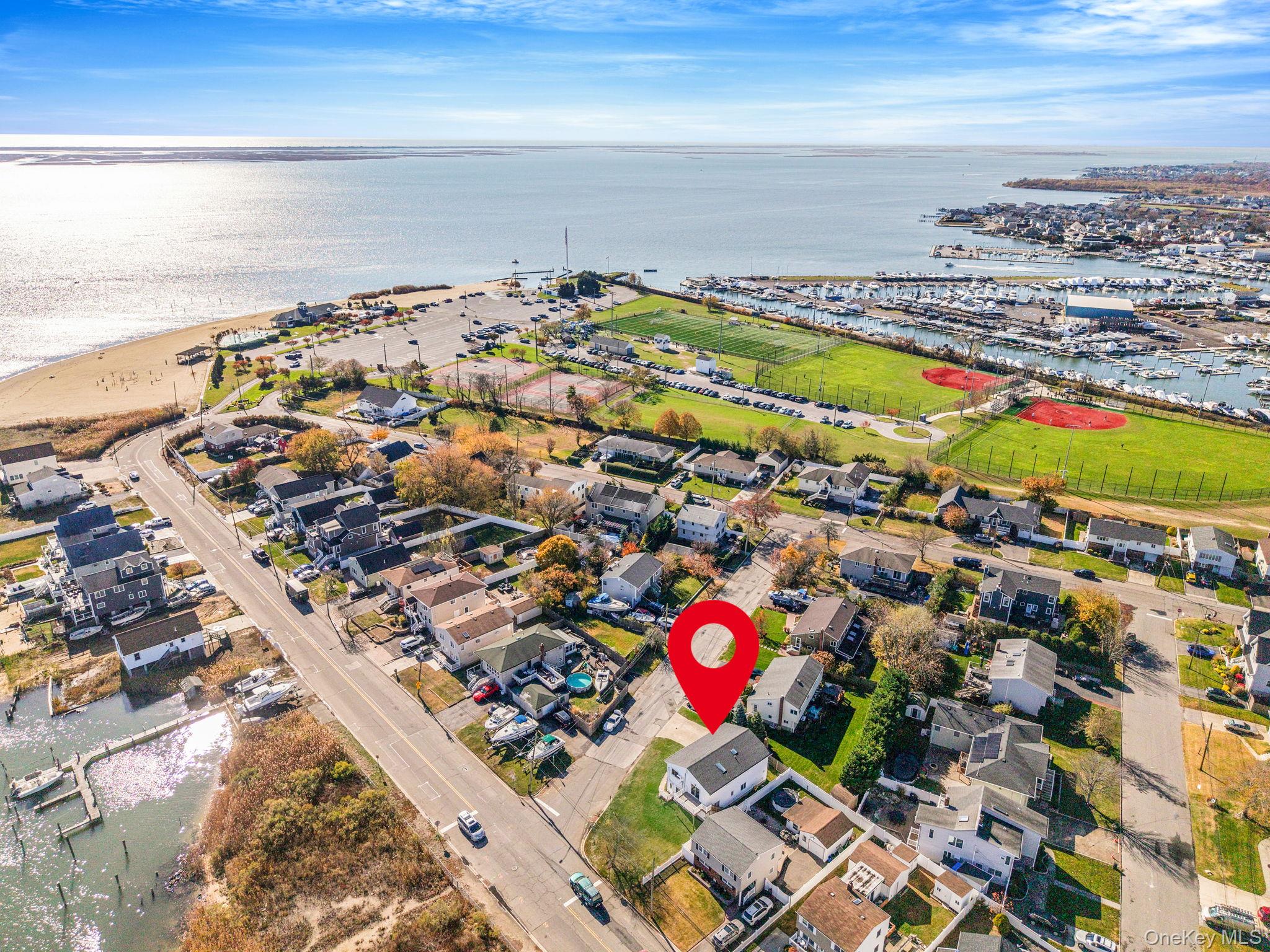 4 Bay Place, Lindenhurst, NY 11757