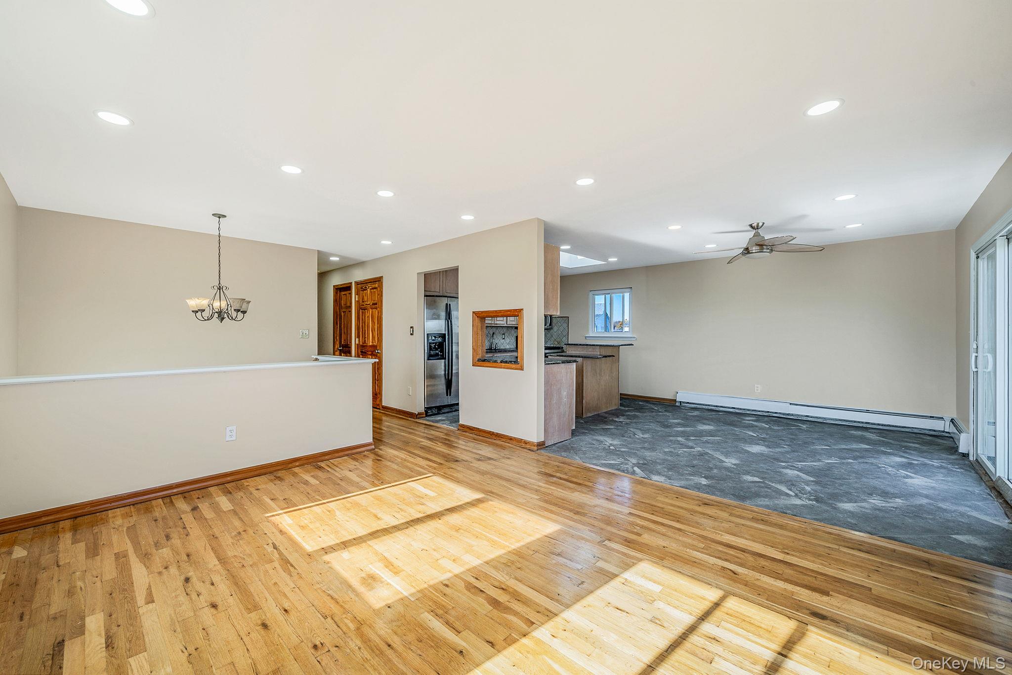 4 Bay Place, Lindenhurst, NY 11757