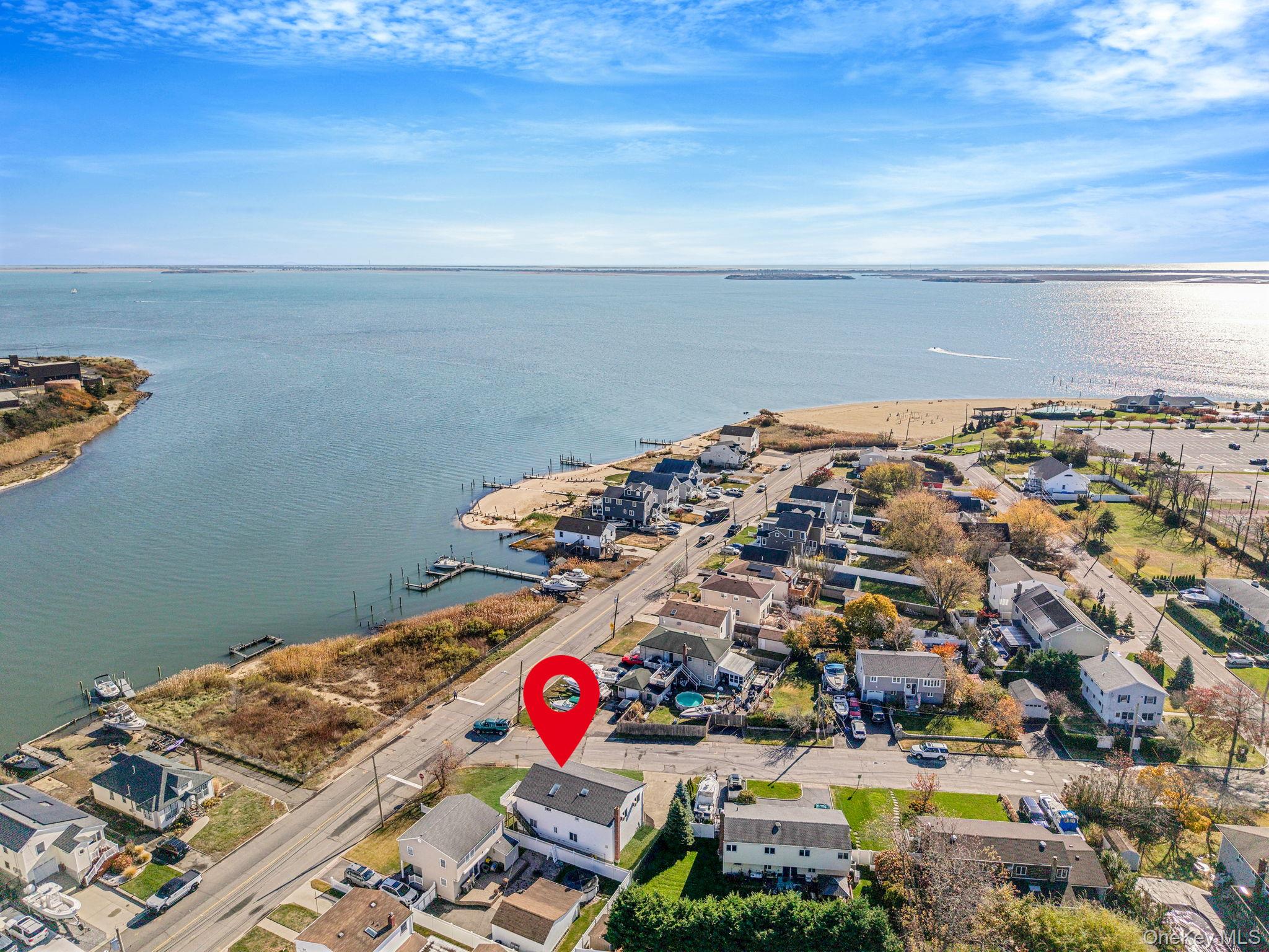 4 Bay Place, Lindenhurst, NY 11757