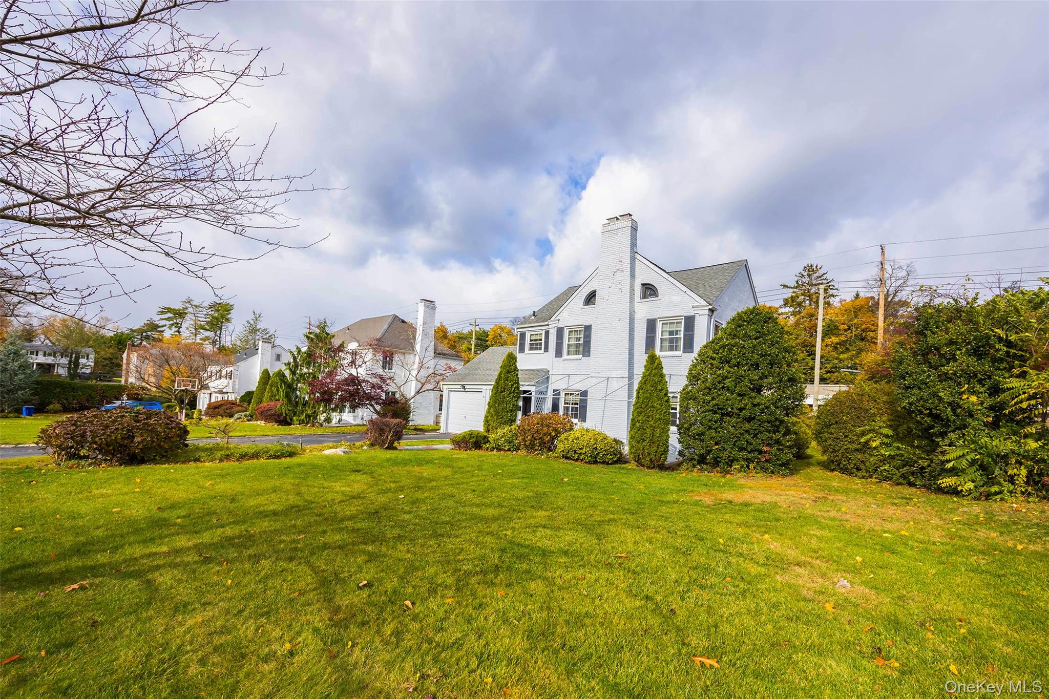 65 Old Mill Road, Manhasset, NY 11030