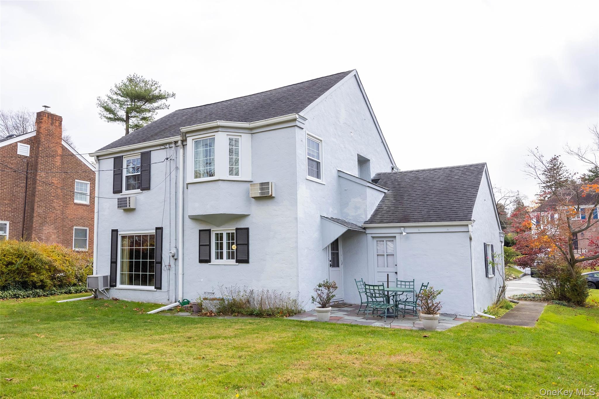 65 Old Mill Road, Manhasset, NY 11030