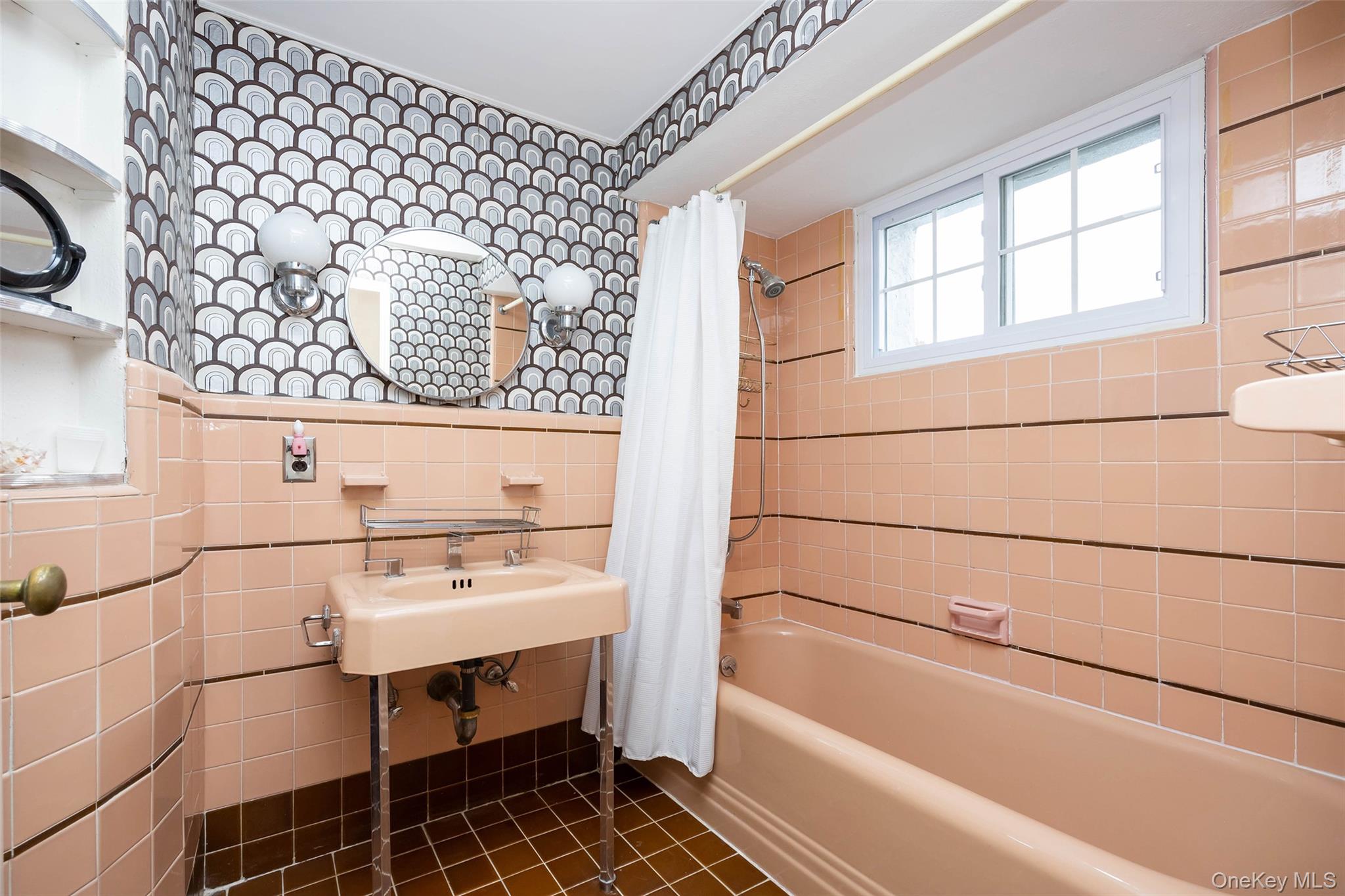 65 Old Mill Road, Manhasset, NY 11030