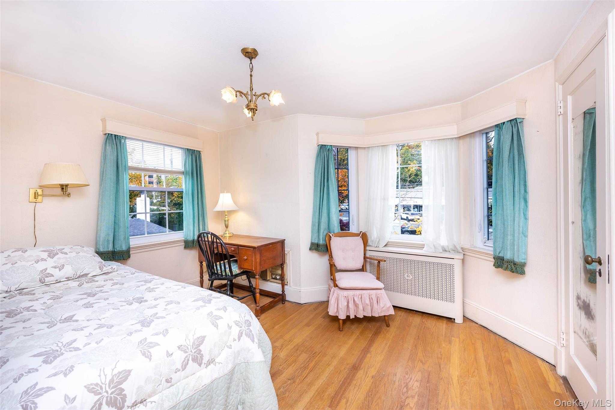 65 Old Mill Road, Manhasset, NY 11030