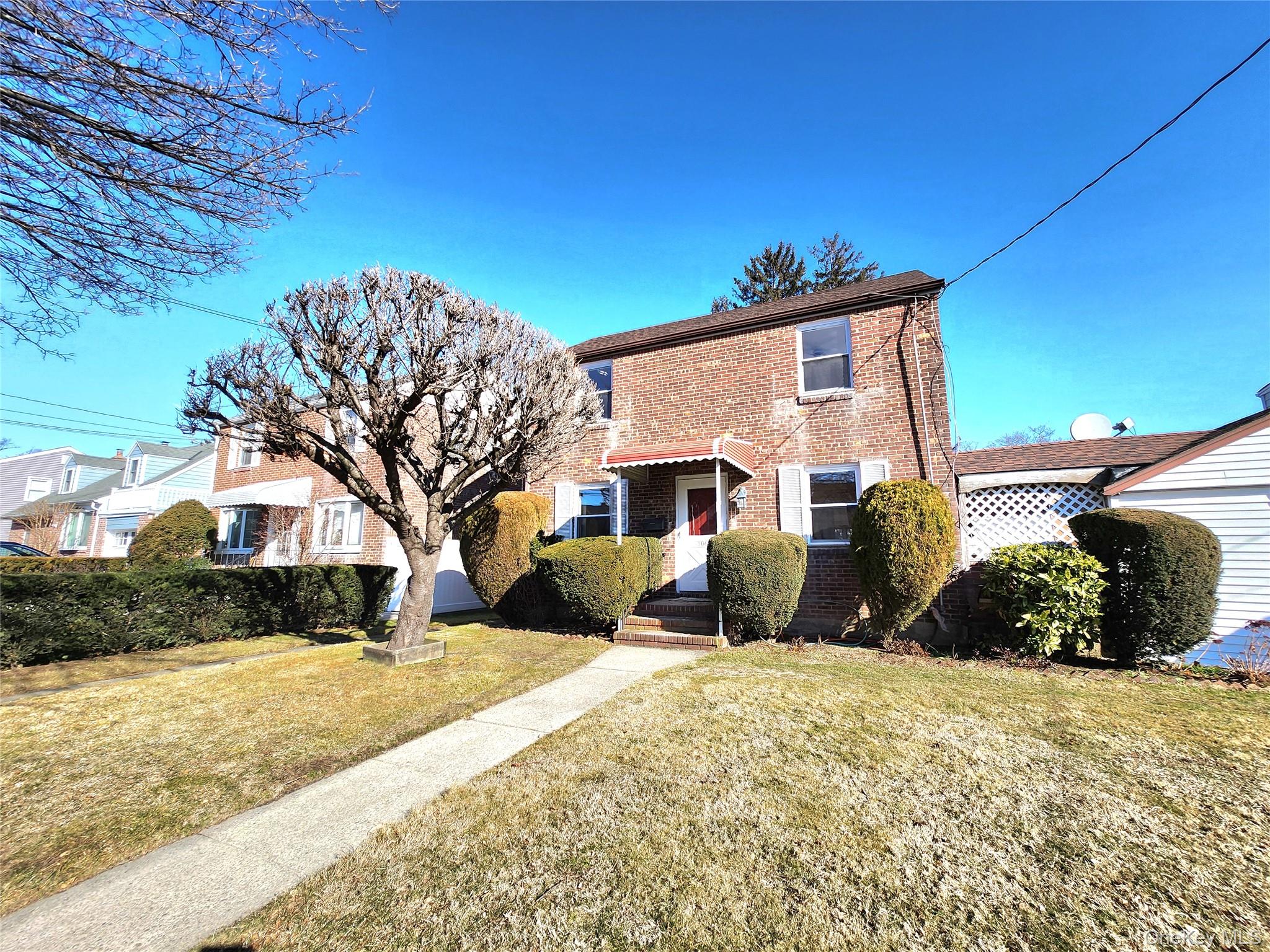 306 Beebe Road, Mineola, NY 11501