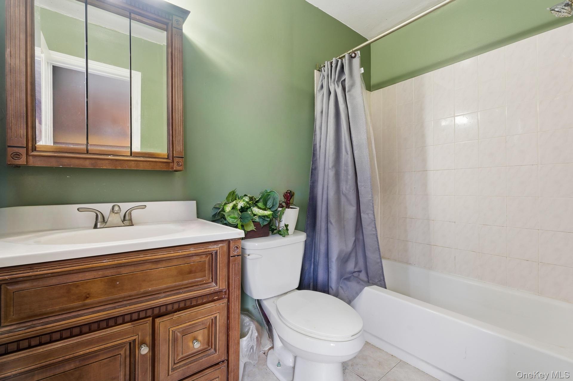 36 Ralph Street, Brentwood, NY 11717