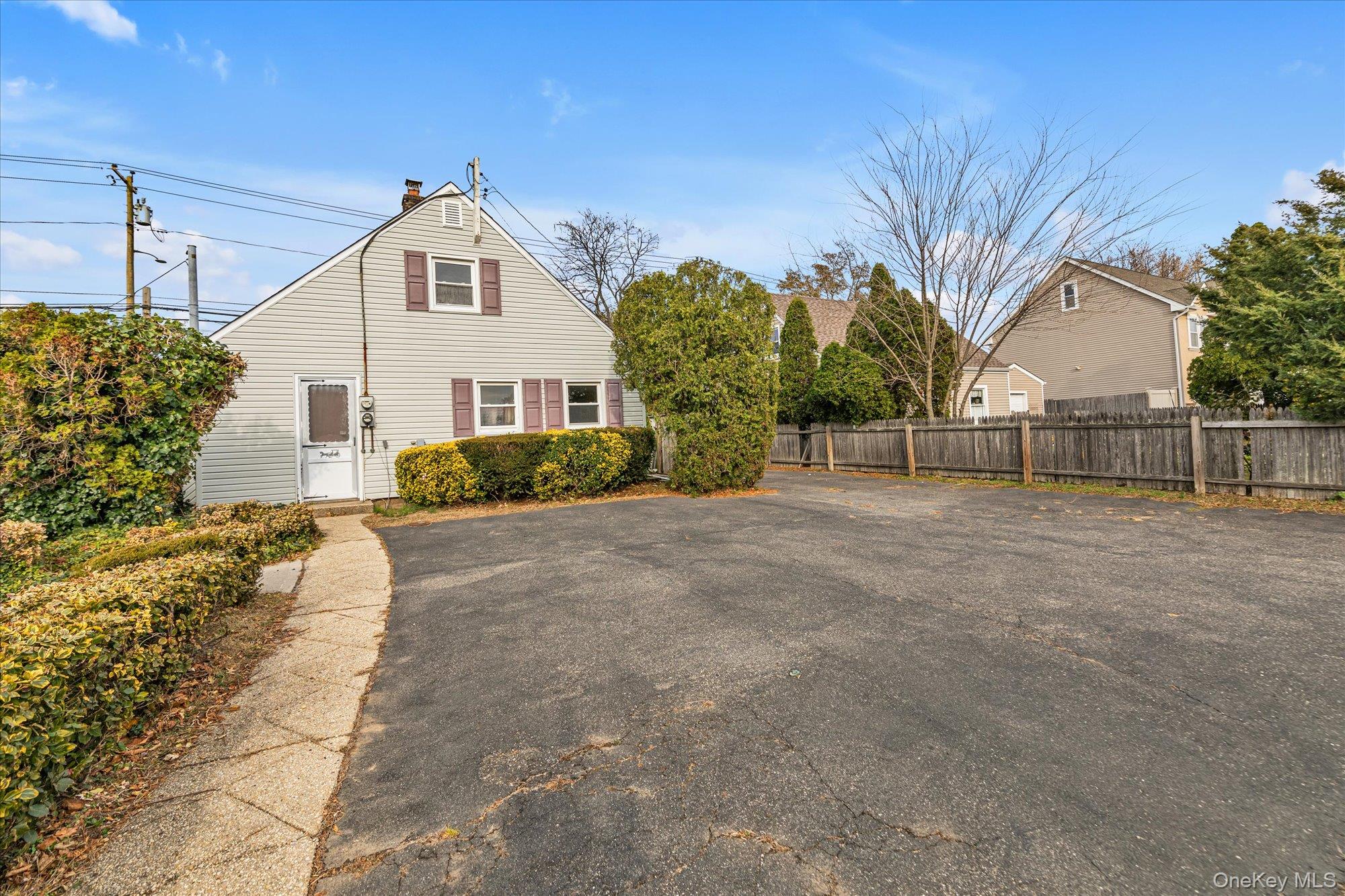 1 Ranch Lane, Levittown, NY 11756