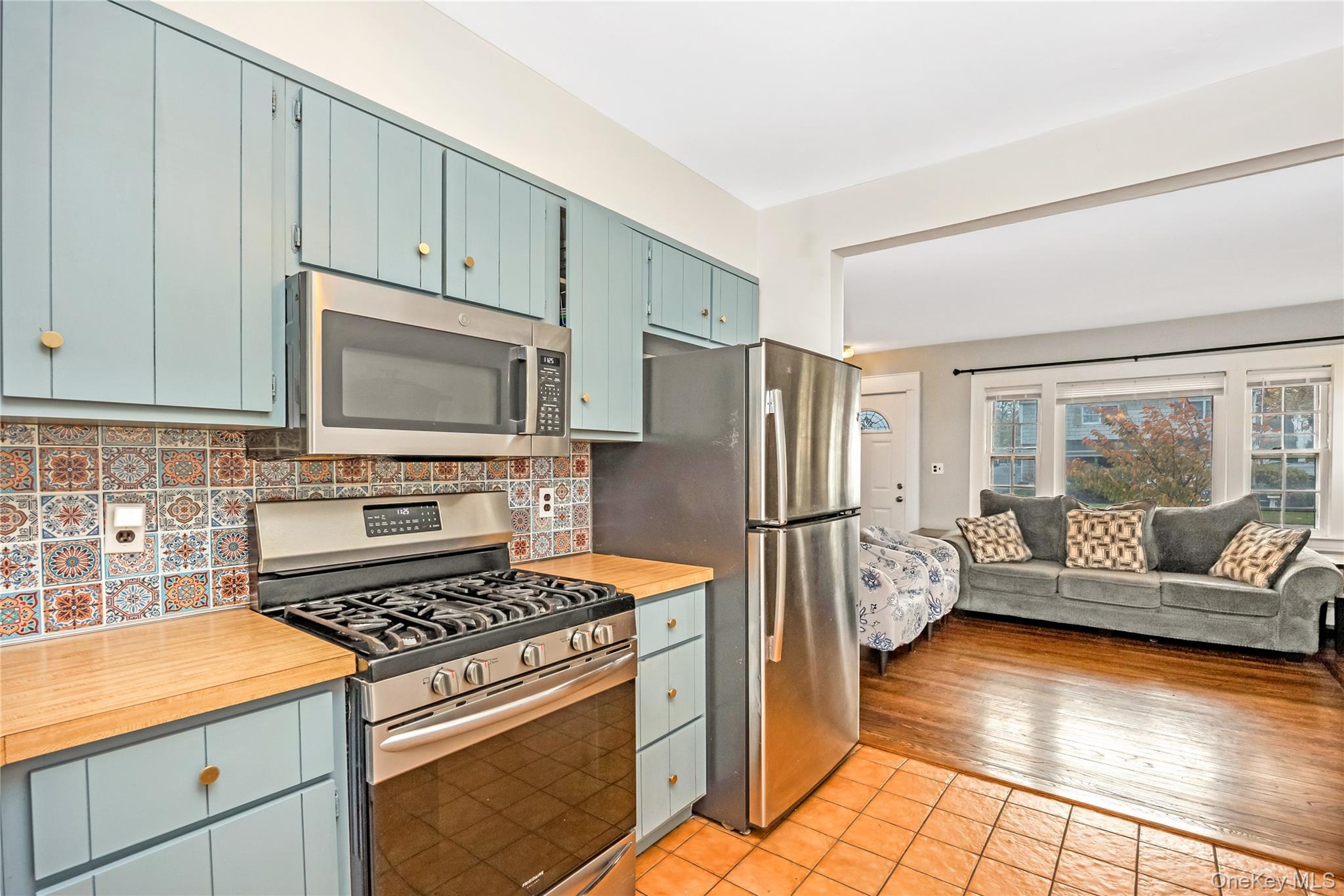 51 Castleton Court, Oceanside, NY 11572