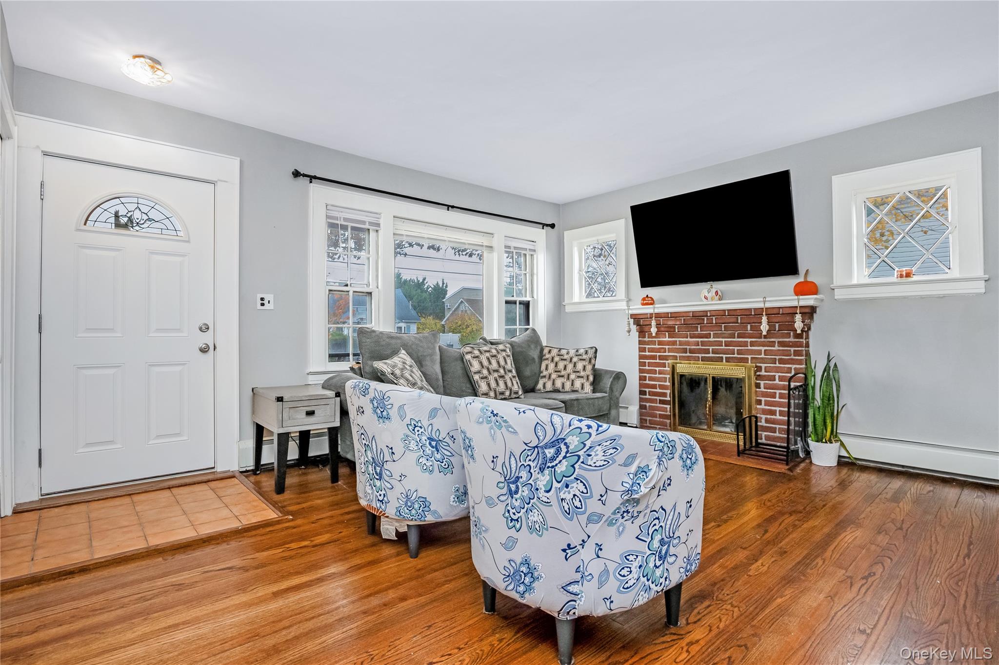 51 Castleton Court, Oceanside, NY 11572