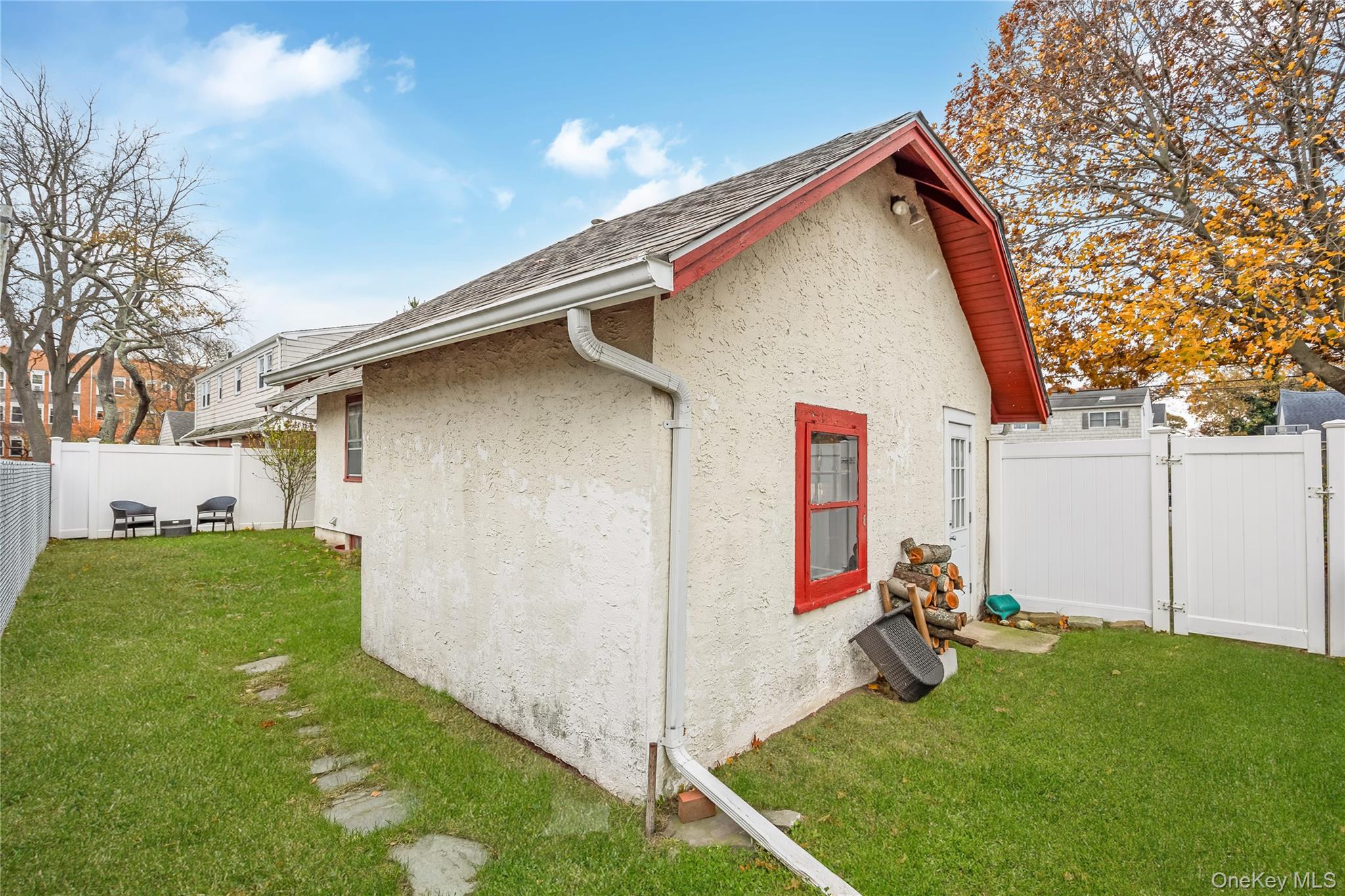 51 Castleton Court, Oceanside, NY 11572