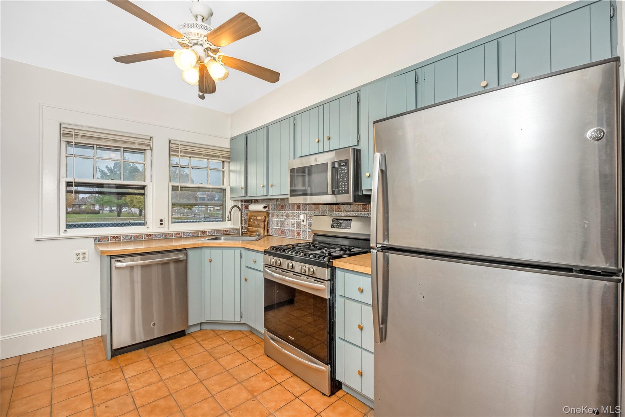 51 Castleton Court, Oceanside, NY 11572