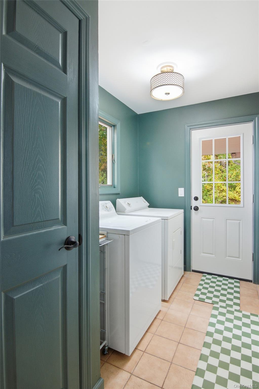 14 Flax Pond Woods Road, Setauket, NY 11733