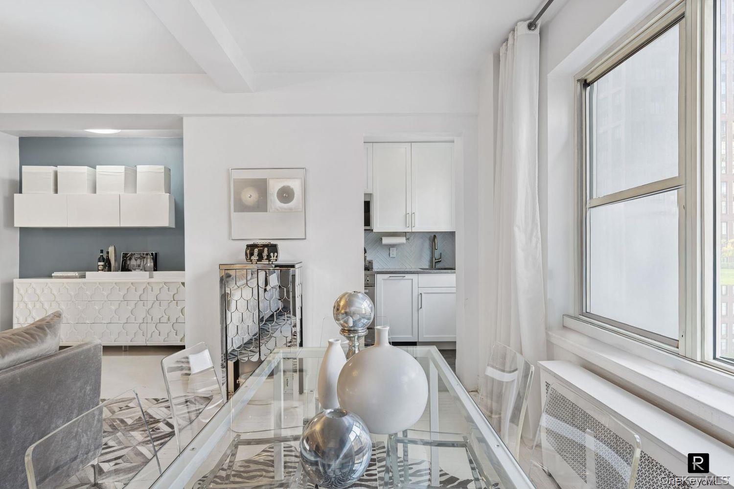 400 East 52nd Street # 9-C, New York (Manhattan), NY 10022