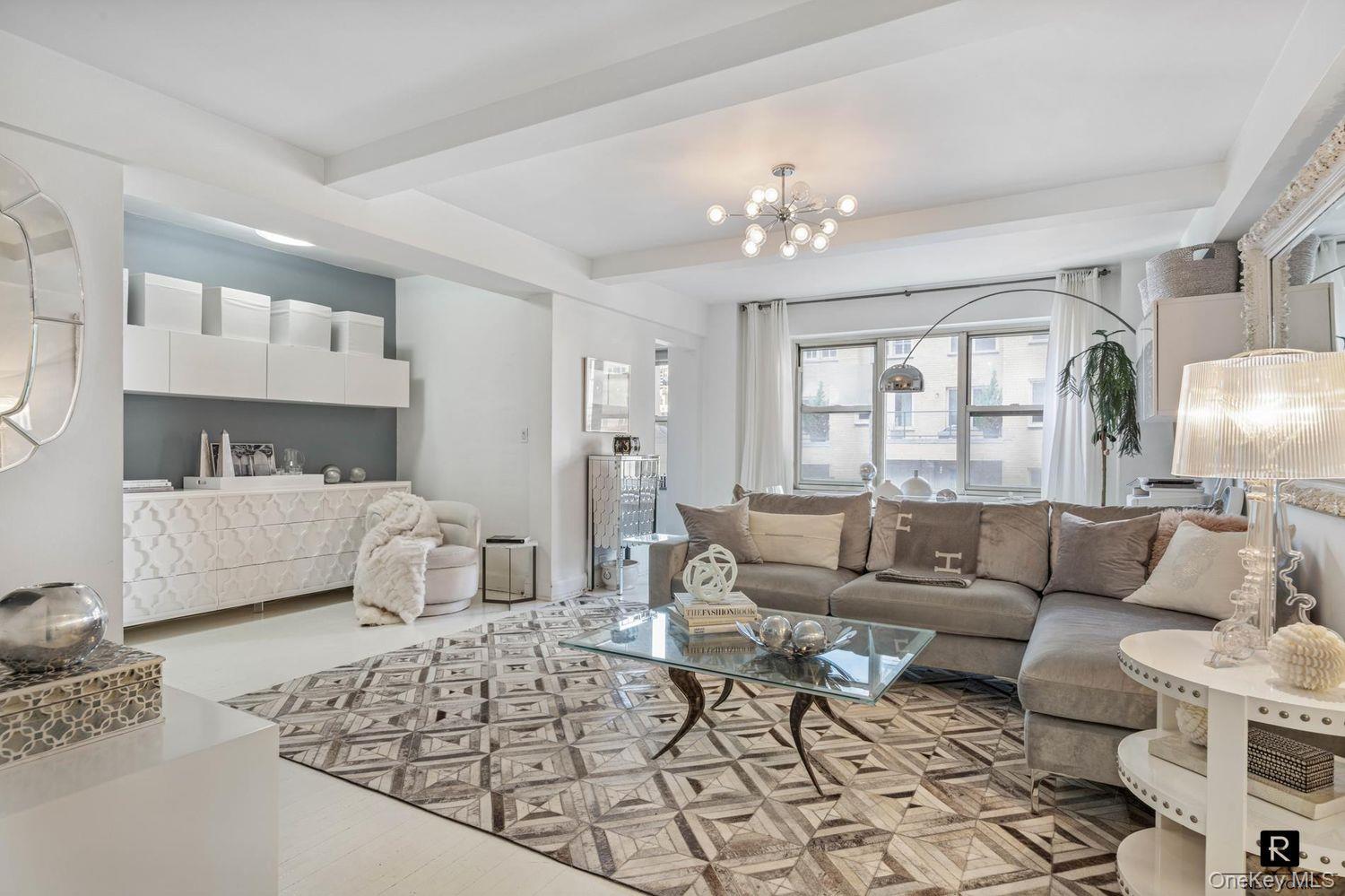 400 East 52nd Street # 9-C, New York (Manhattan), NY 10022