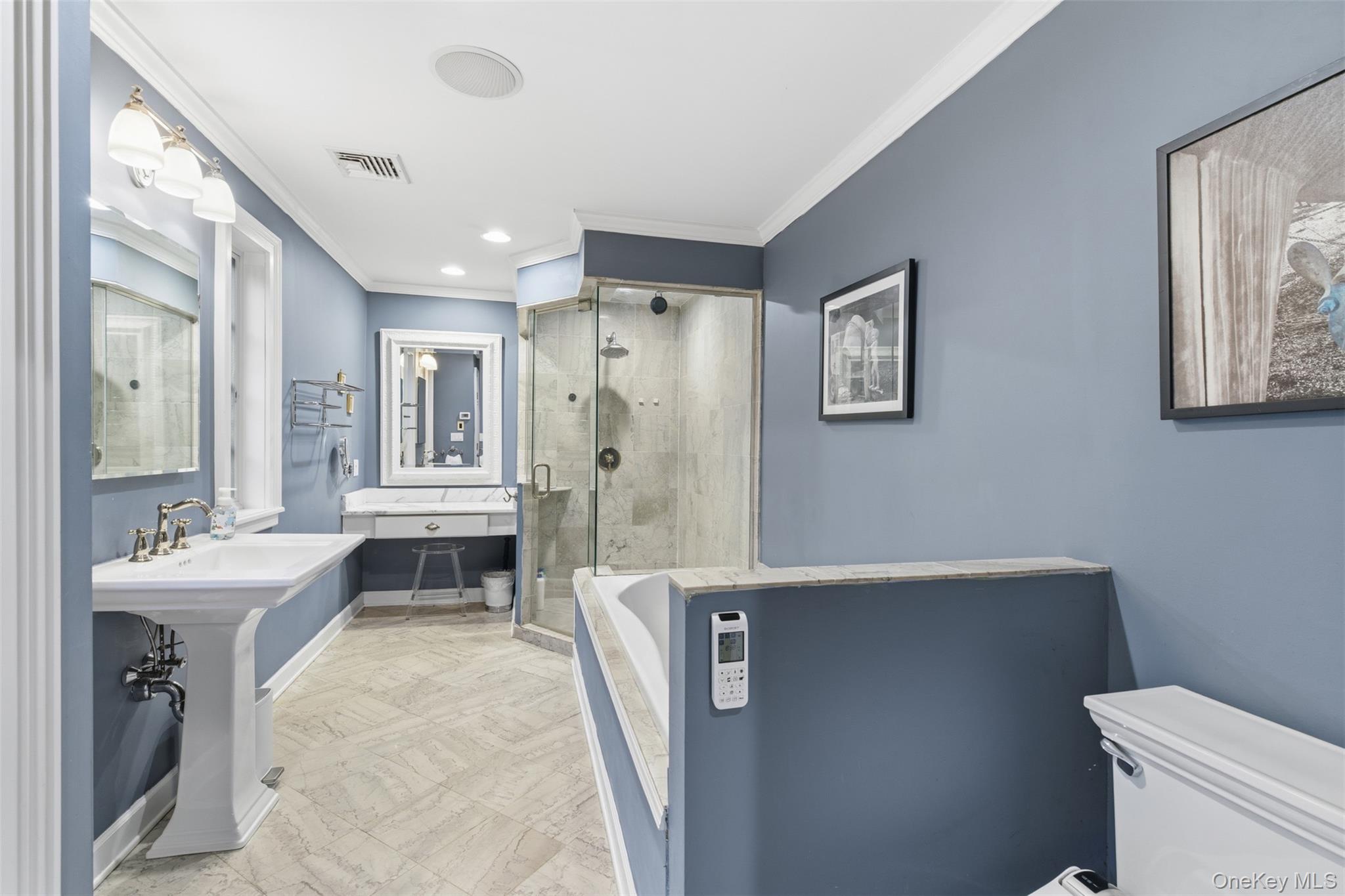 30 Lawrence Lane, Bay Shore, NY 11706