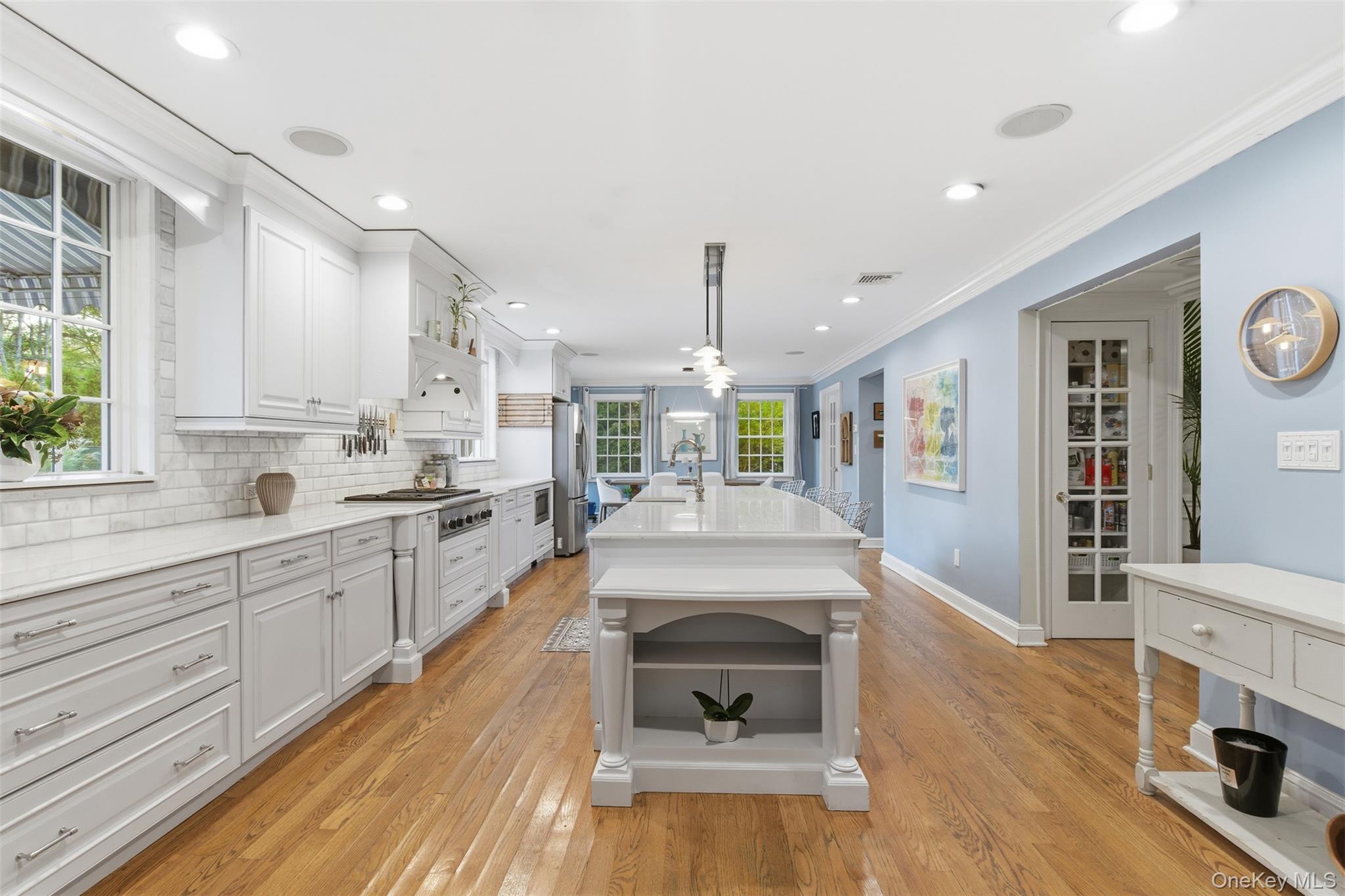 30 Lawrence Lane, Bay Shore, NY 11706