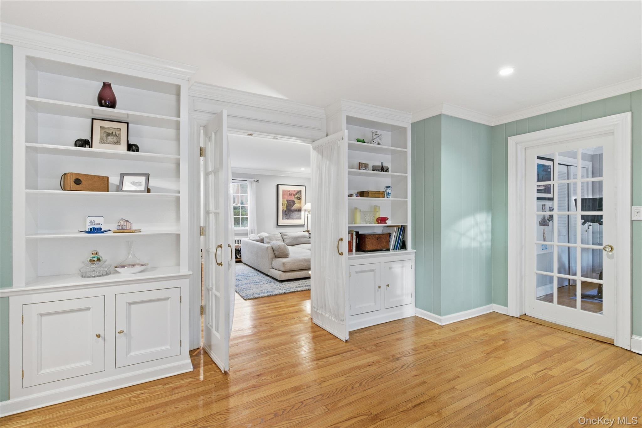 30 Lawrence Lane, Bay Shore, NY 11706