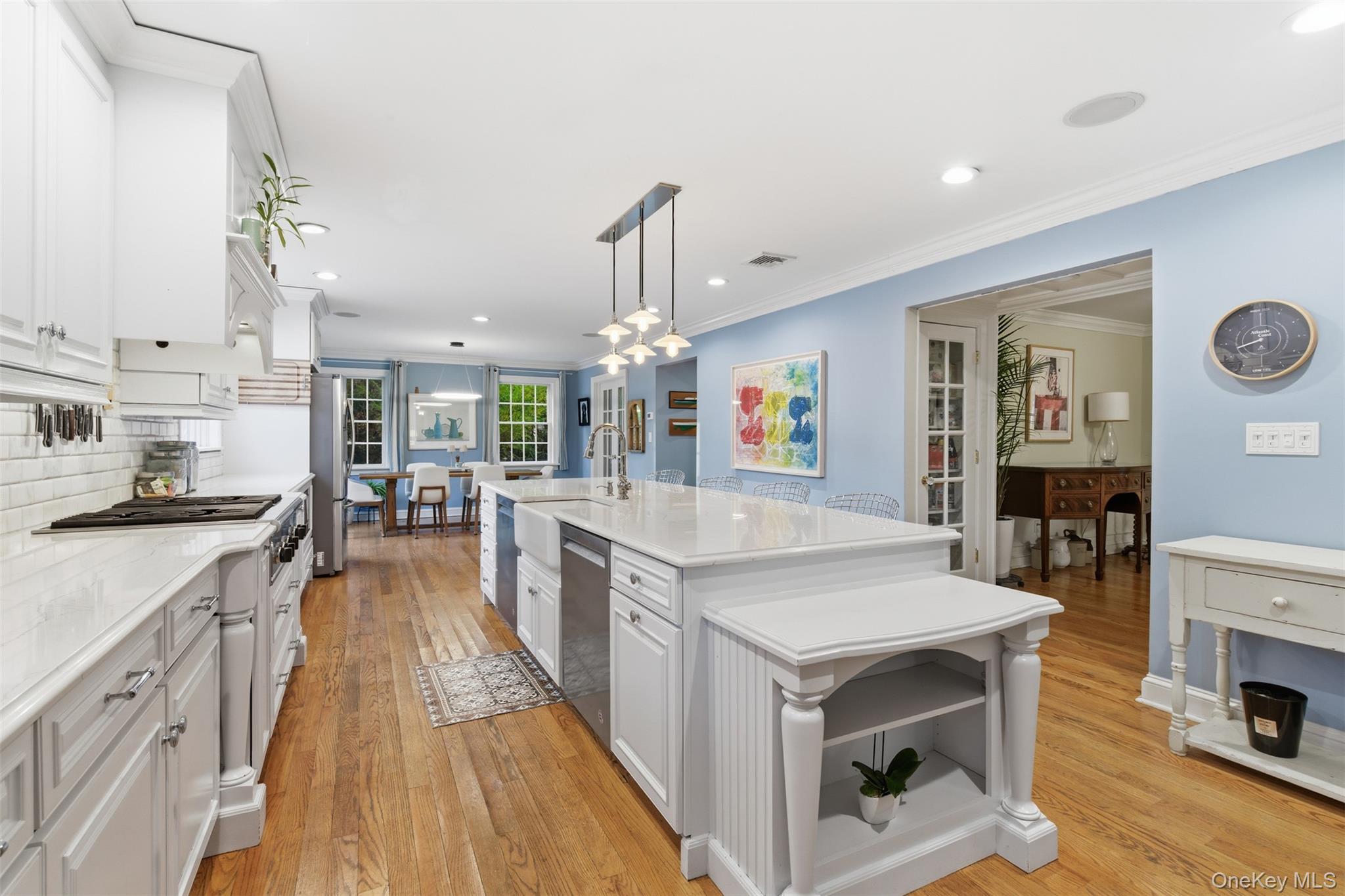 30 Lawrence Lane, Bay Shore, NY 11706