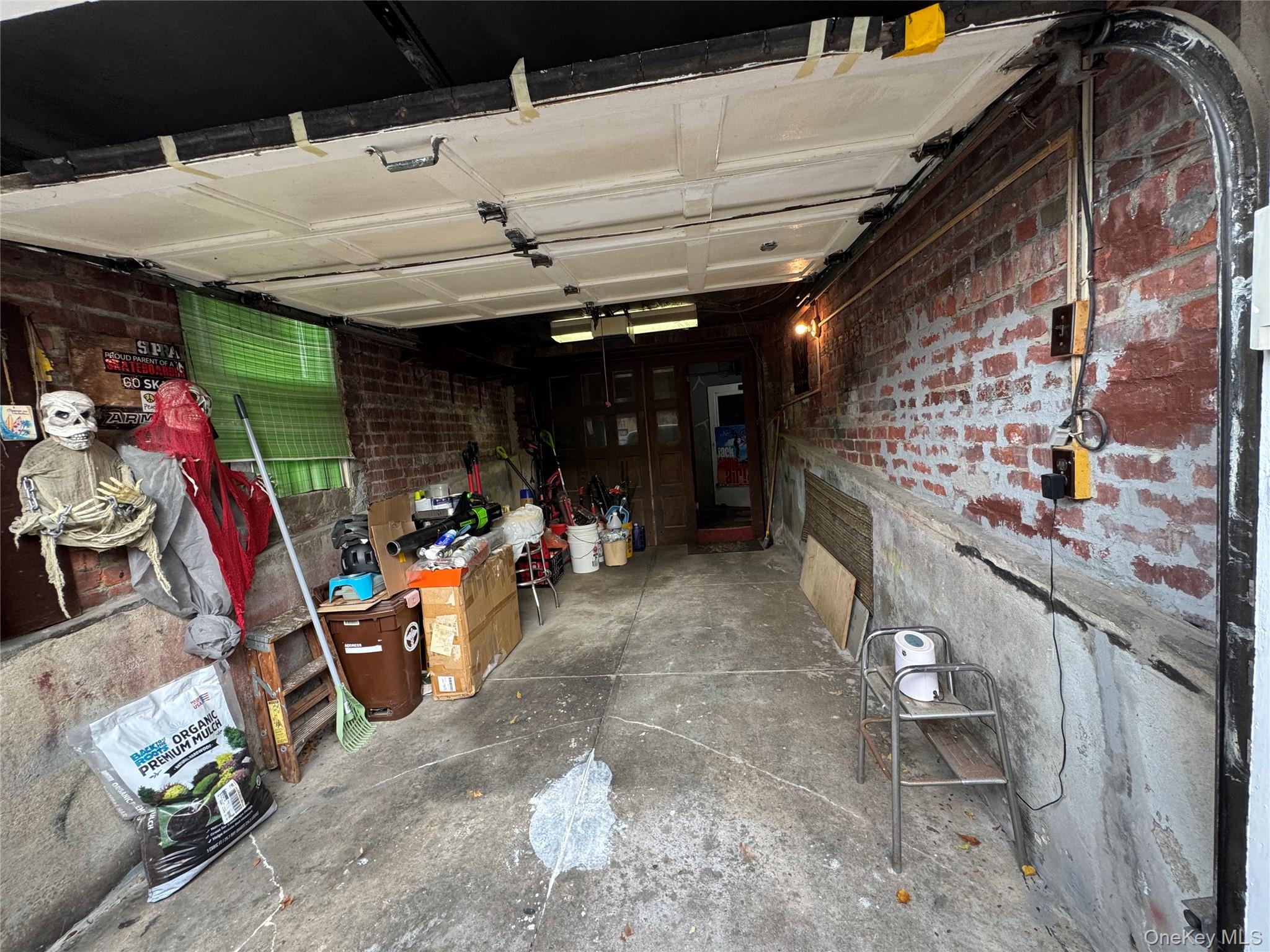 915 E 222nd Street, Bronx, NY 10469